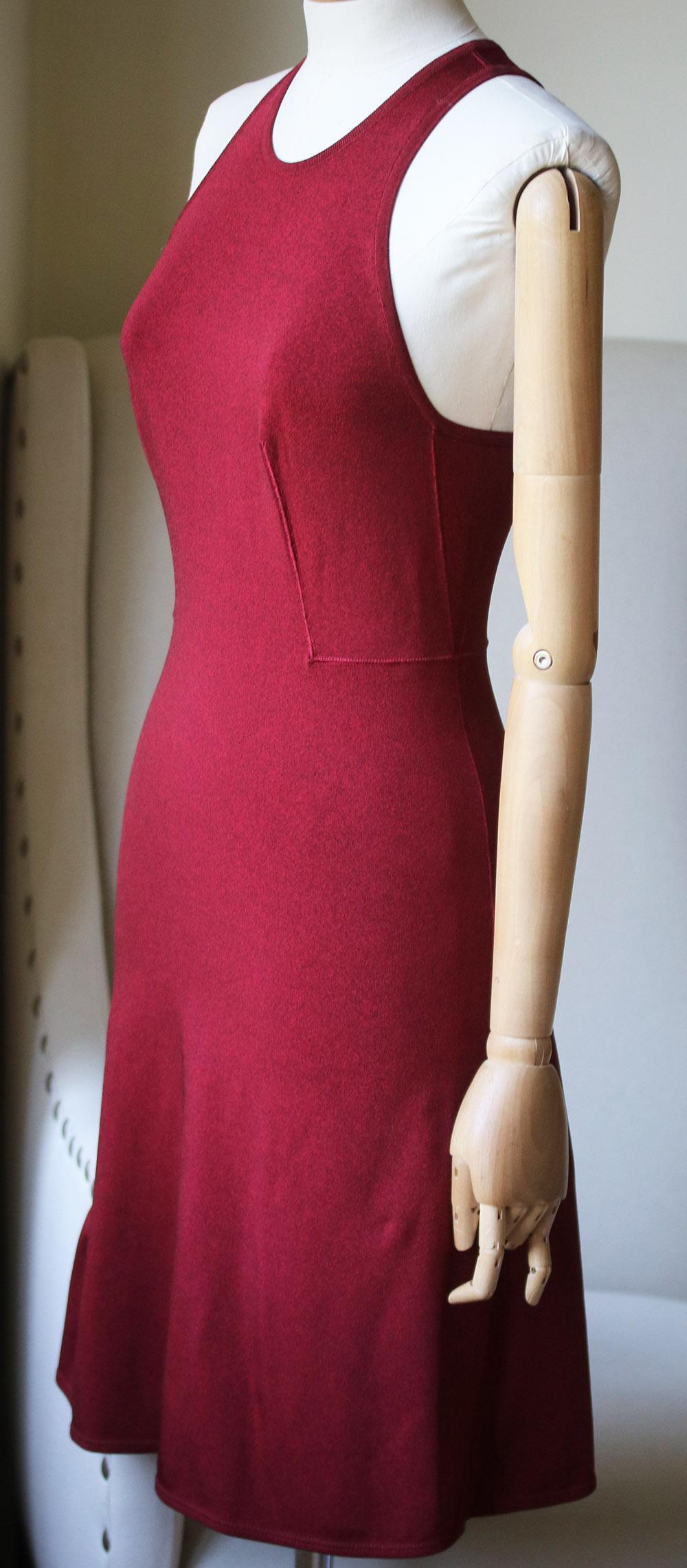 Red fitted high-neck dress from Azzedine Alaïa. Defined waistline. Halterneck dress. Concealed zip down back. Sleeveless. Thick straps. Flared skirt. Unlined. Colour: red. 60% Viscose, 36% polymide, 4% elastane.

Size: XSmall (UK 6, US 2, FR 34, IT
