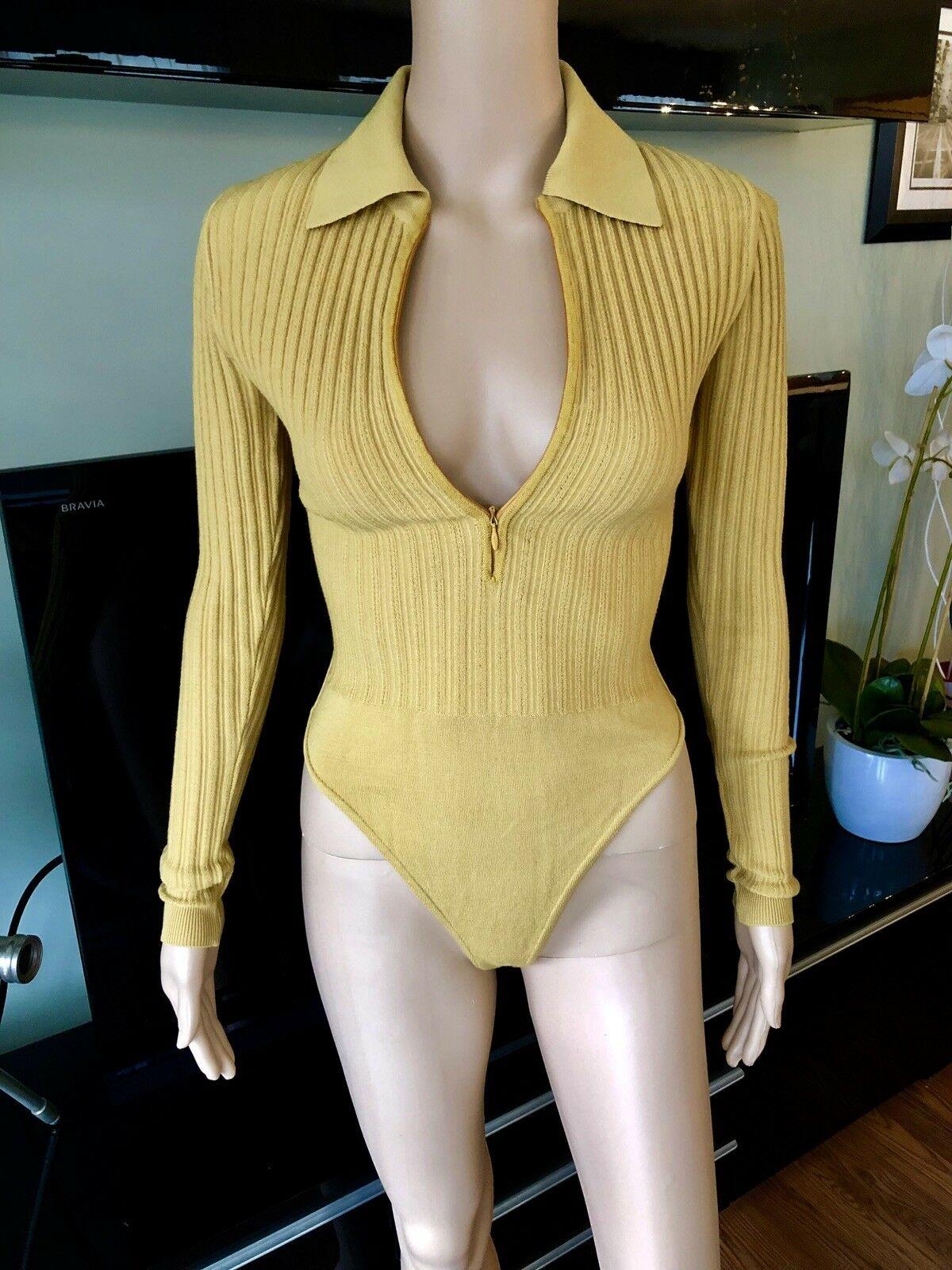 Azzedine Alaia Vintage Sexy Fitted Skirt and Bodysuit Top 2 Piece Set 

Please note the skirt is size S and the bodysuit is size XS.

Alaïa long sleeve bodysuit with rib knit collar and trim, zip closure at front and Alaïa Rib Knit Skirt with