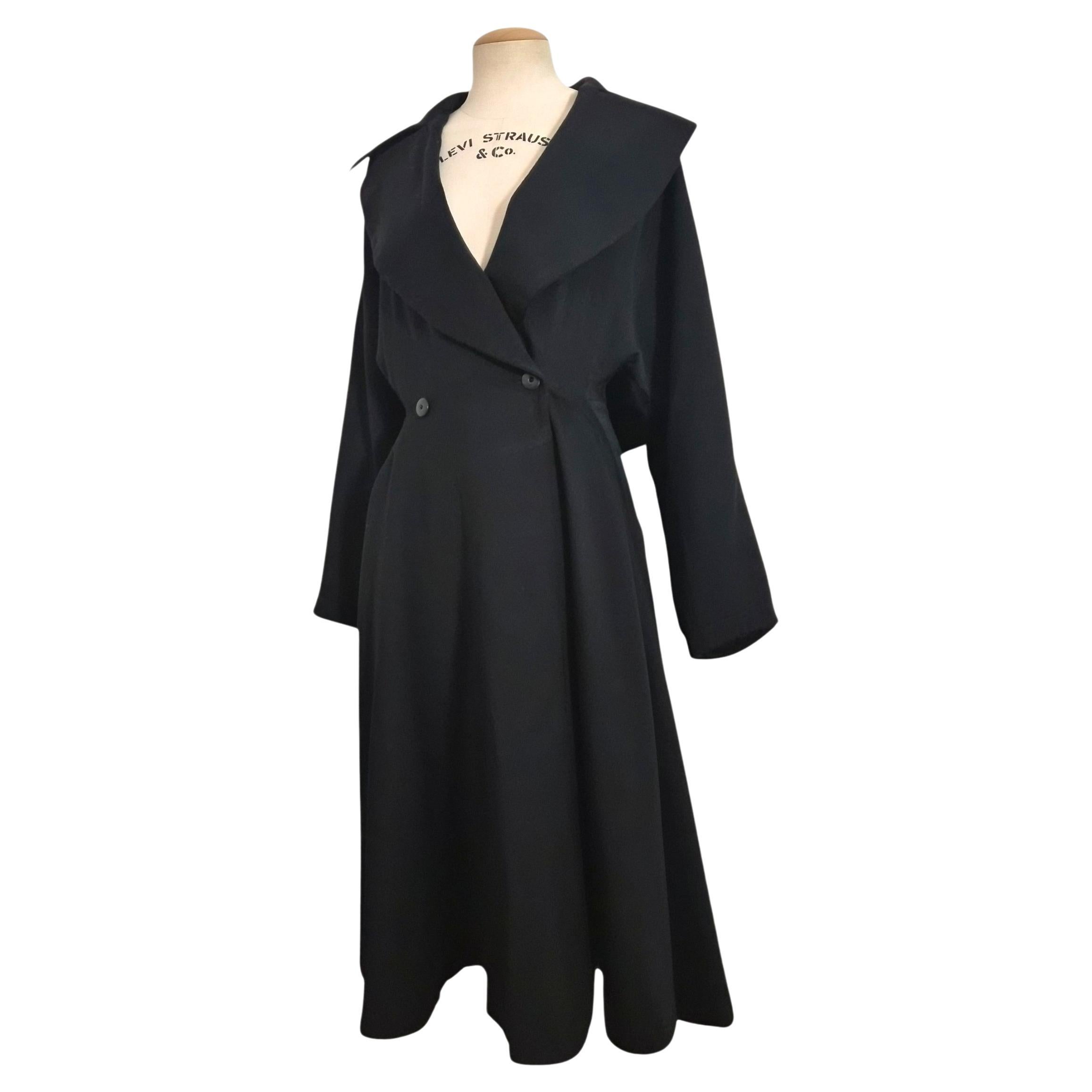 Azzedine Alaïa Voluminous Black Coat — c. 1988 en venta