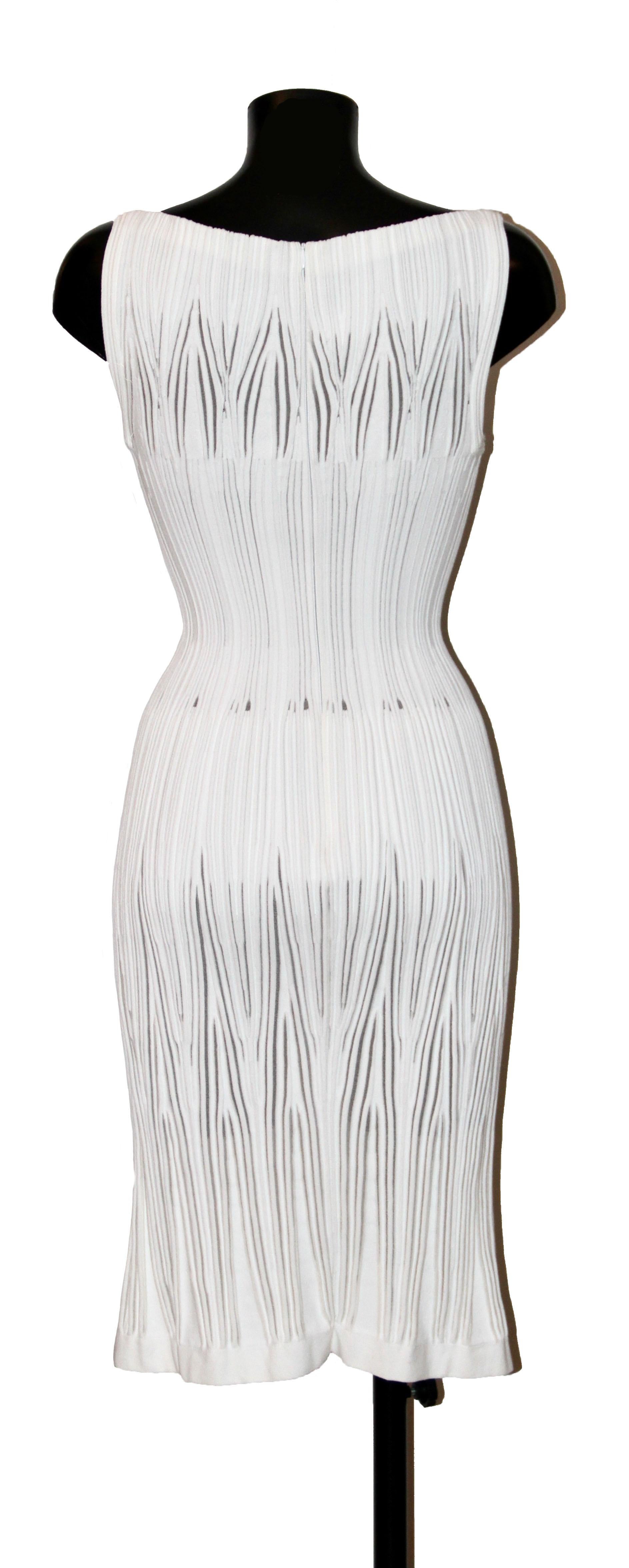 This dress represents the elegance and simplicity of the house of Alaïa.

Fabric: 70% viscose, 15% polyester, 10% nylon, 5% silk
Color: white
Size: 42
Measurements: 
- Back: 98 cm - Approx. 38,58'
- Front from collar: 99 cm - Approx.