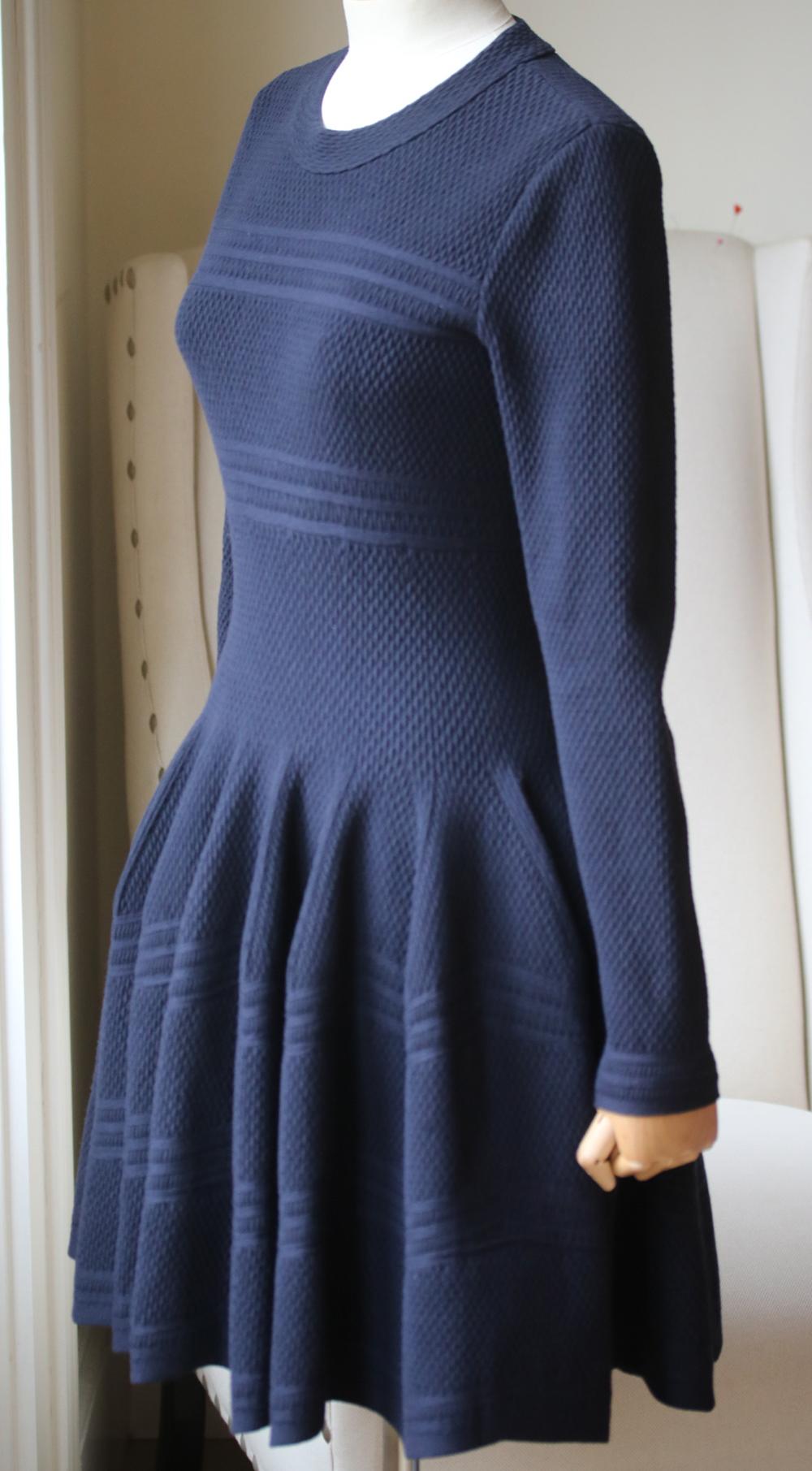 Azzedine Alaïa navy textured stretch-knit wool-blend dress. Features textured wool-blend knit design throughout the top and skirt of the dress. Long-sleeve. Concealed zip down the back. Colour: navy. Made in Italy. 55% Wool, 20% viscose, 16%