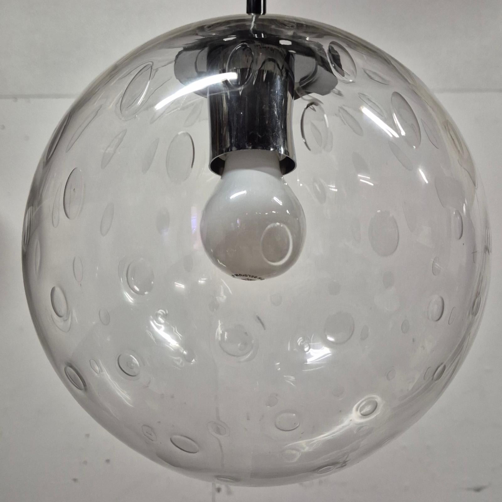 B-1224 Lámpara colgante de vidrio con forma de gota de Raak, Países Bajos Años 70 en venta 1