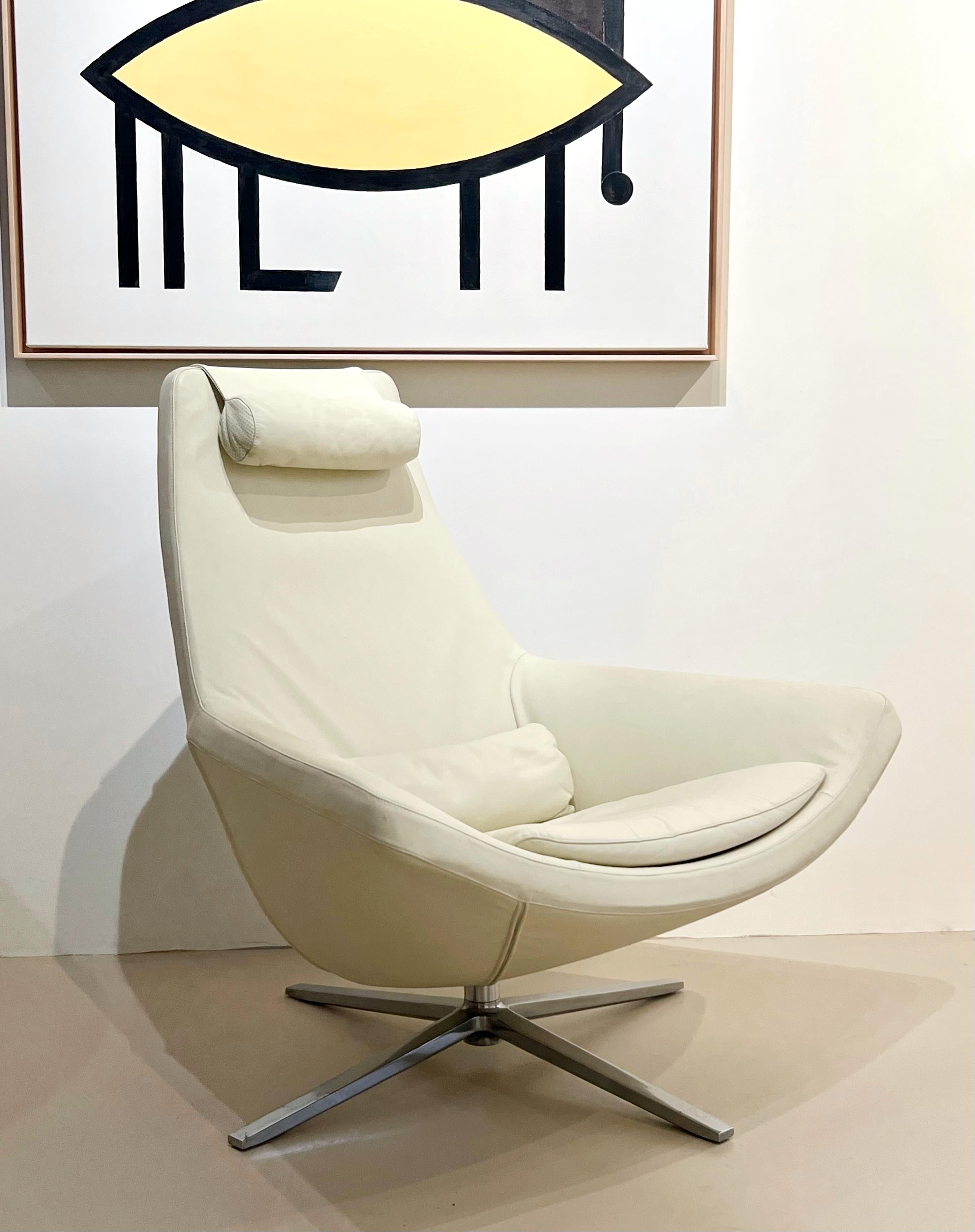 Fauteuil pivotant Metropolitan lounge de Jeffrey Barnett pour B and B. 