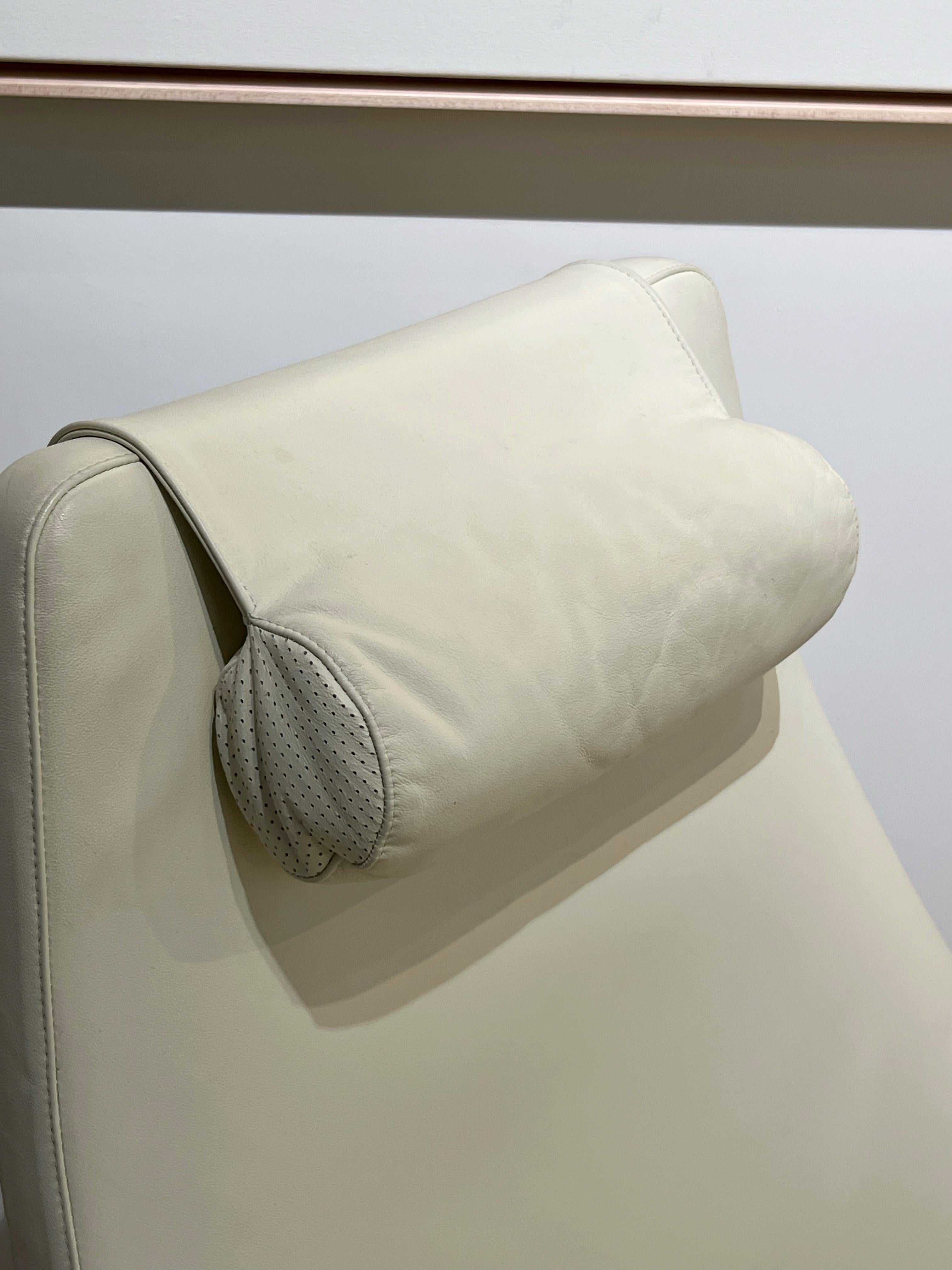 Cuir Chaise pivotante Metropolitan en cuir de Jeffrey Bernett en vente