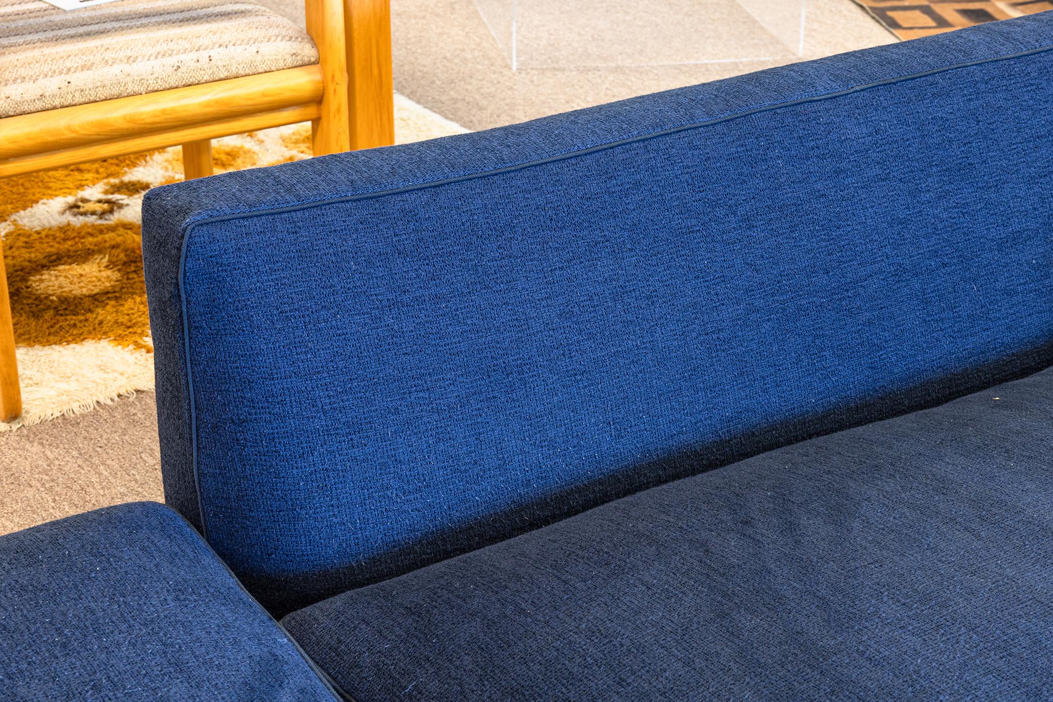 20th Century B & B Italia Antonio Citterio Richard Chaise Lounge Sofa in Blue Grade S Fabric For Sale