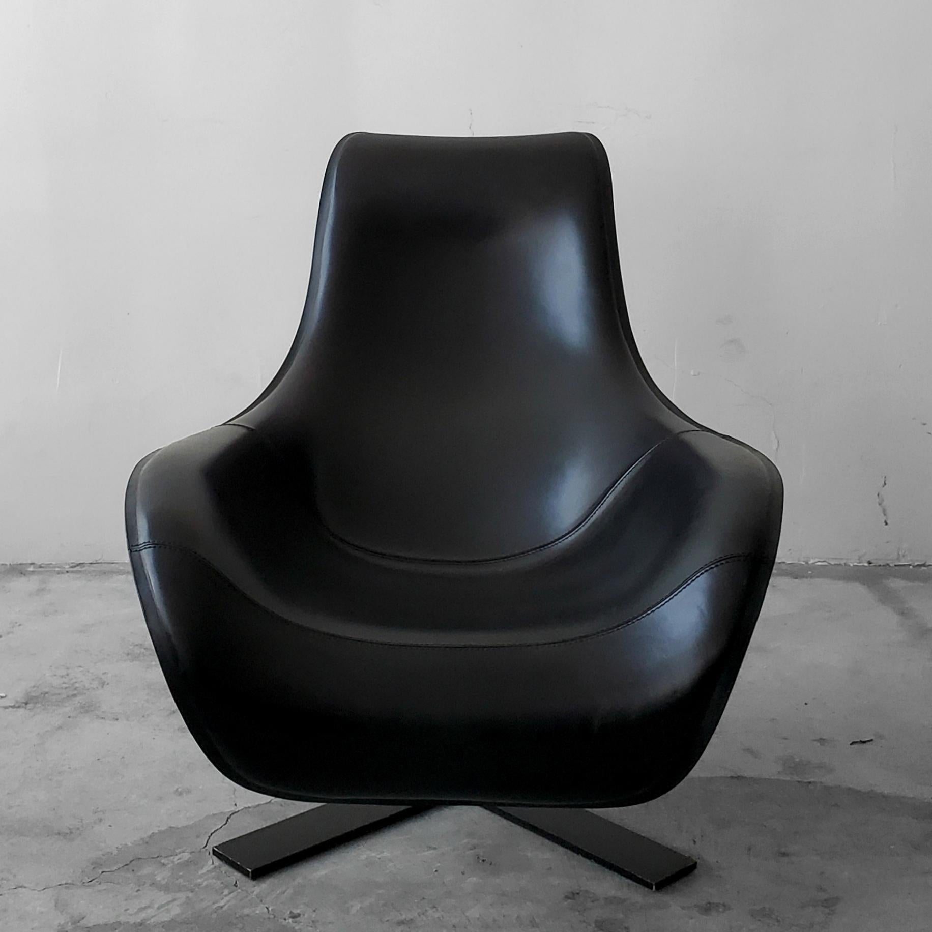 B & B Italia Black Leather Mart Swivel Chair In Good Condition In Las Vegas, NV