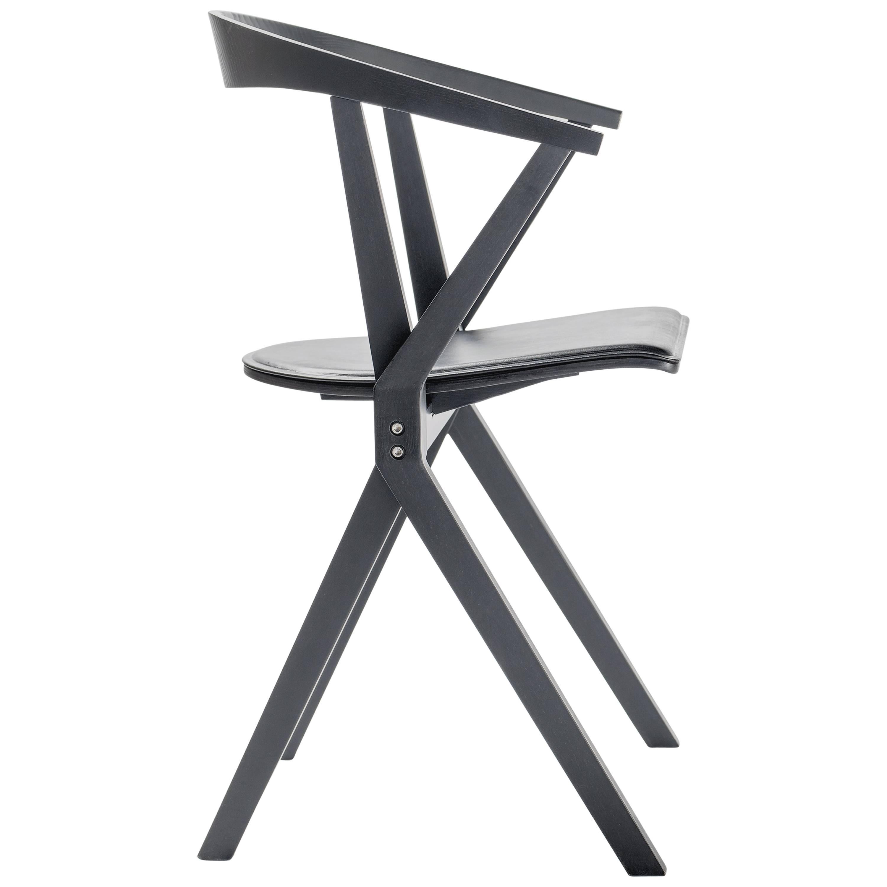 Klappbarer B-Stuhl mit  Schwarz lackierte und Lederpolsterung in Schwarz
