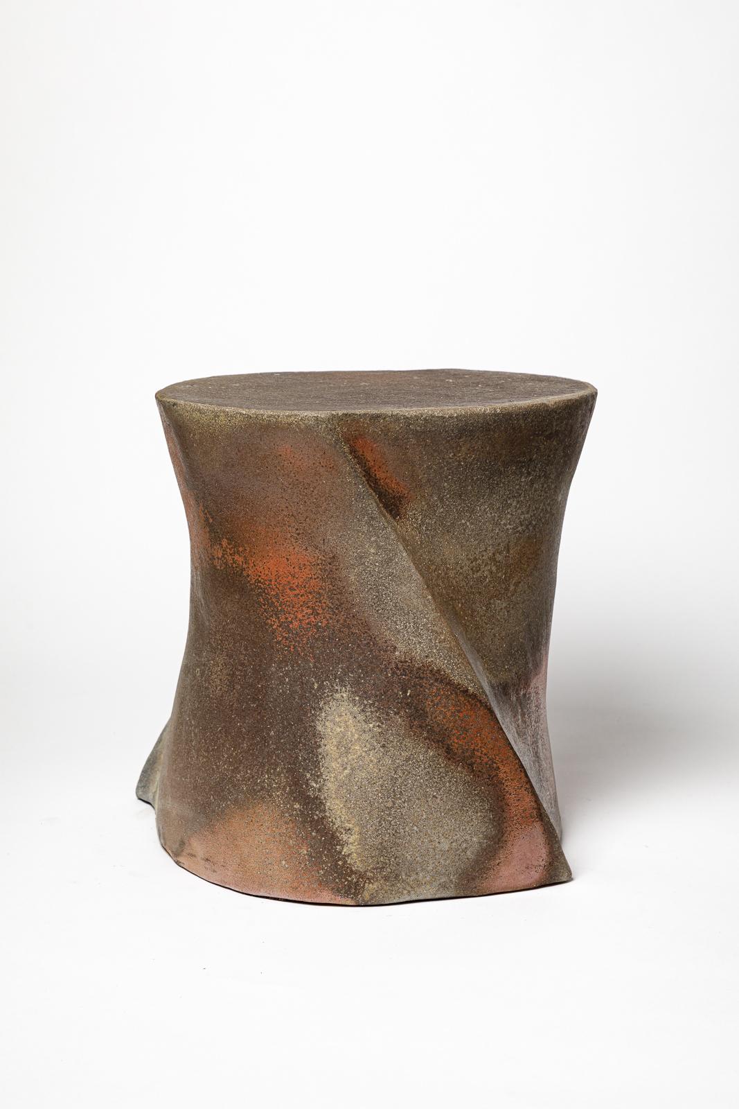 Moderno B. Sgabello o tavolino in gres marrone di Chassang Torsade 2024 32 cm in vendita