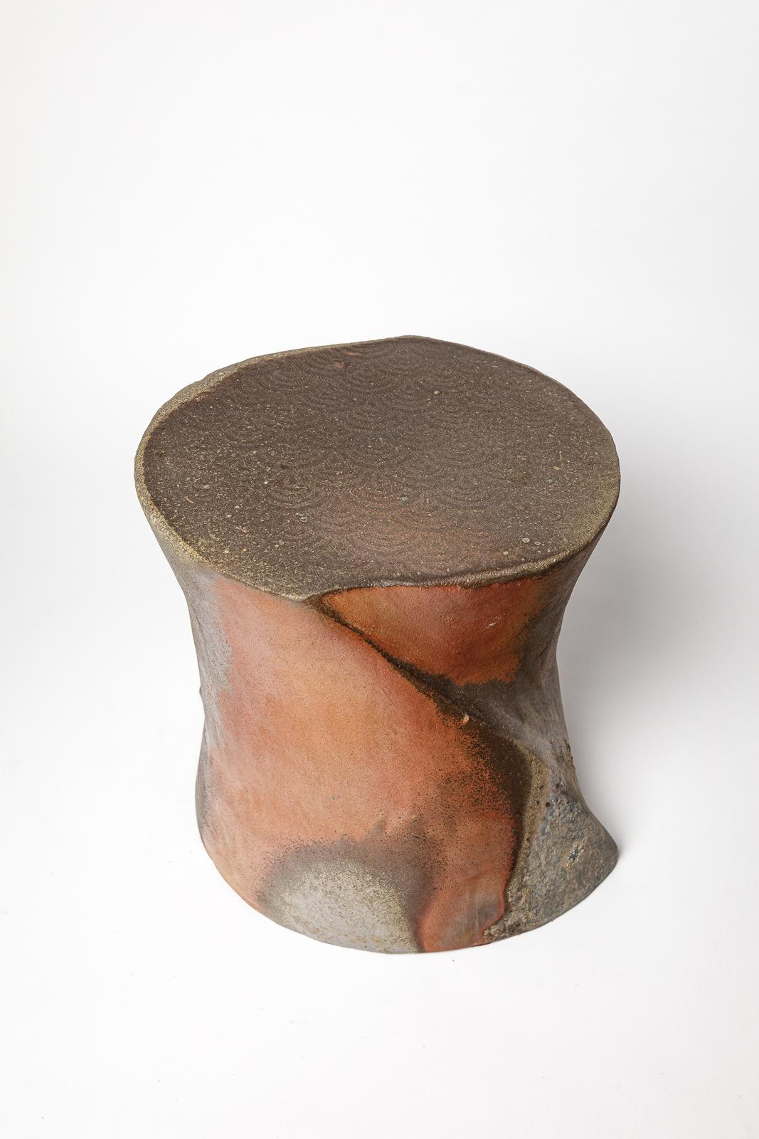 Ceramica B. Sgabello o tavolino in gres marrone di Chassang Torsade 2024 32 cm in vendita