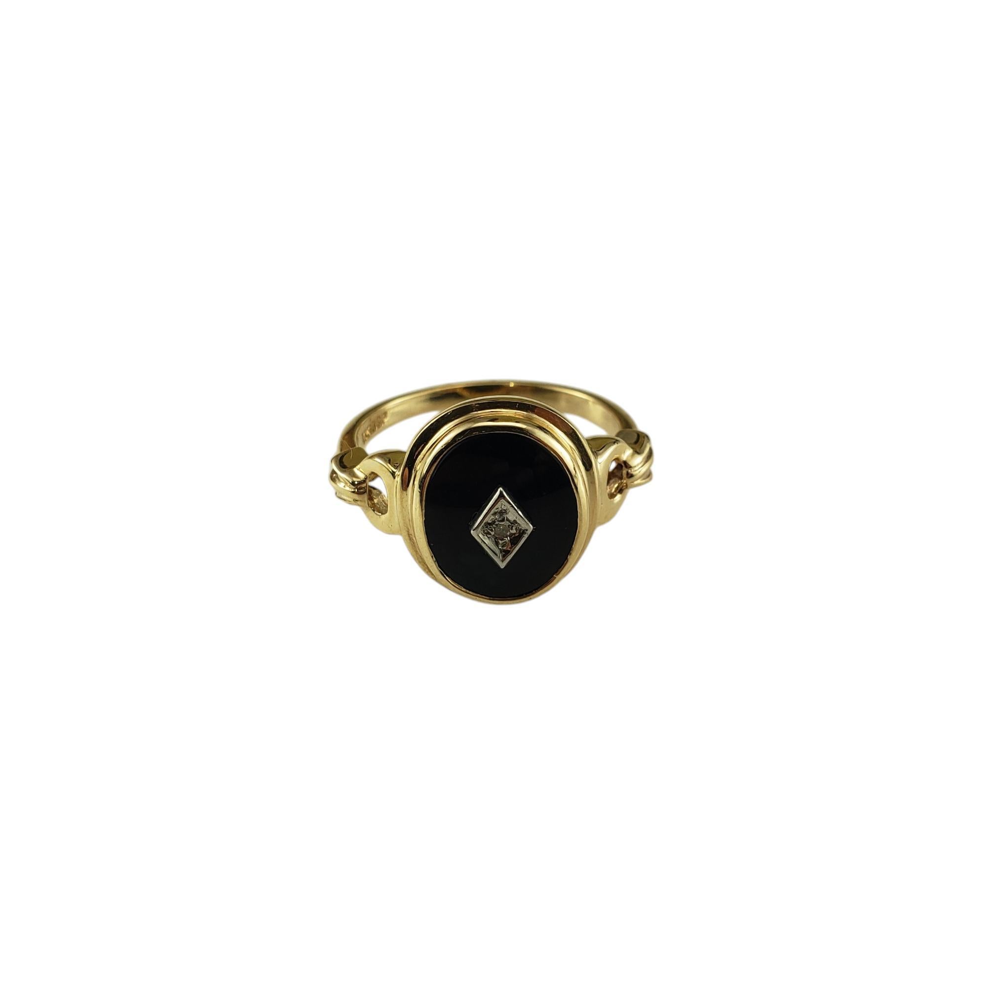10 Karat Yellow Gold Onyx and Diamond Ring Size 6.75

This lovely ring features black onyx accented with one round single cut diamond set in beautifully detailed 10K yellow gold.

Top of ring measures 14 mm x 11 mm. Shank: 2 mm.

Ring Size:
