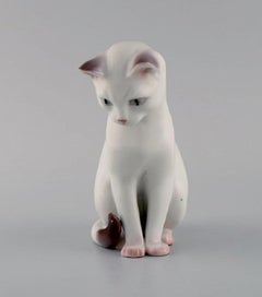 B & G / Bing & Grondahl Porcelain Figure, Sitting Cat, Number 2476