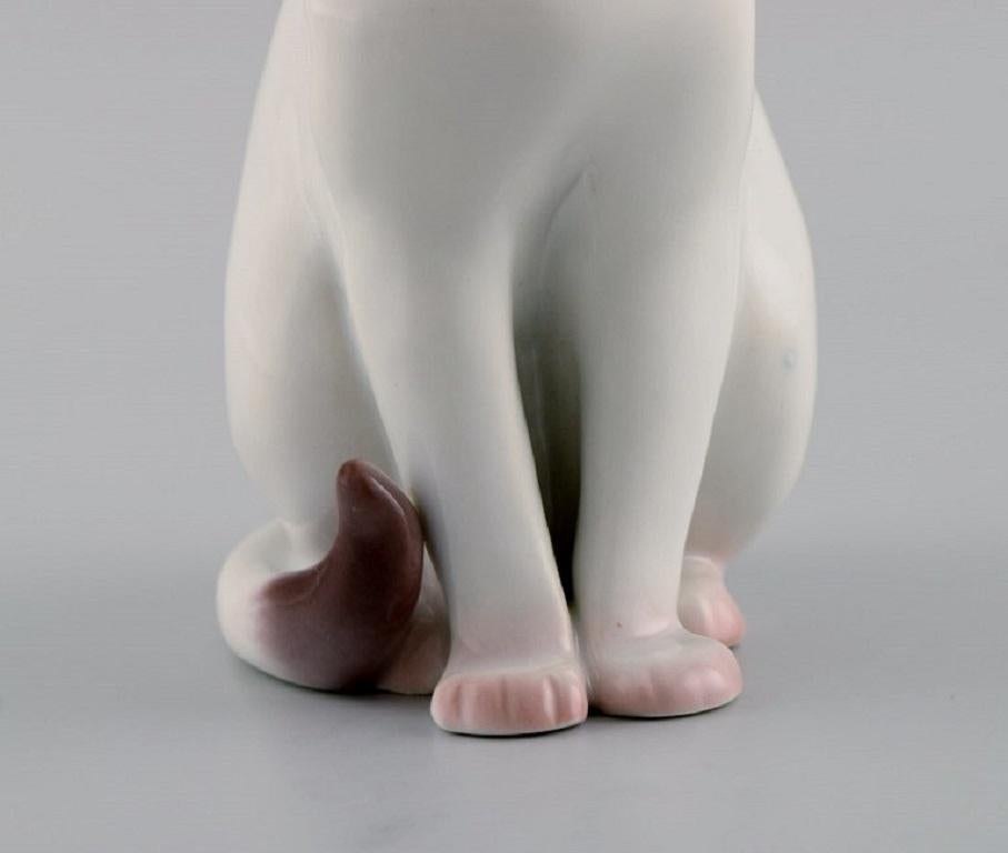 20th Century B & G / Bing & Grondahl Porcelain Figure, Sitting Cat, Number 2476 For Sale