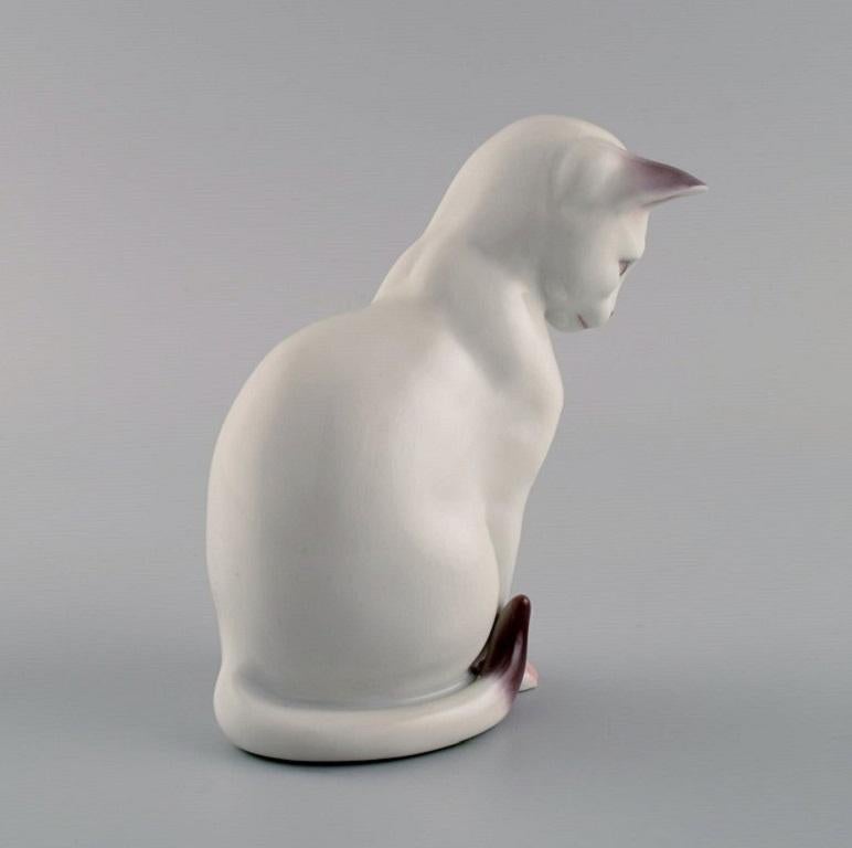 B & G / Bing & Grondahl Porcelain Figure, Sitting Cat, Number 2476 For Sale 1