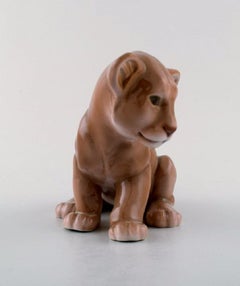B & G / Bing & Grondahl, Sitting lion cub in porcelain