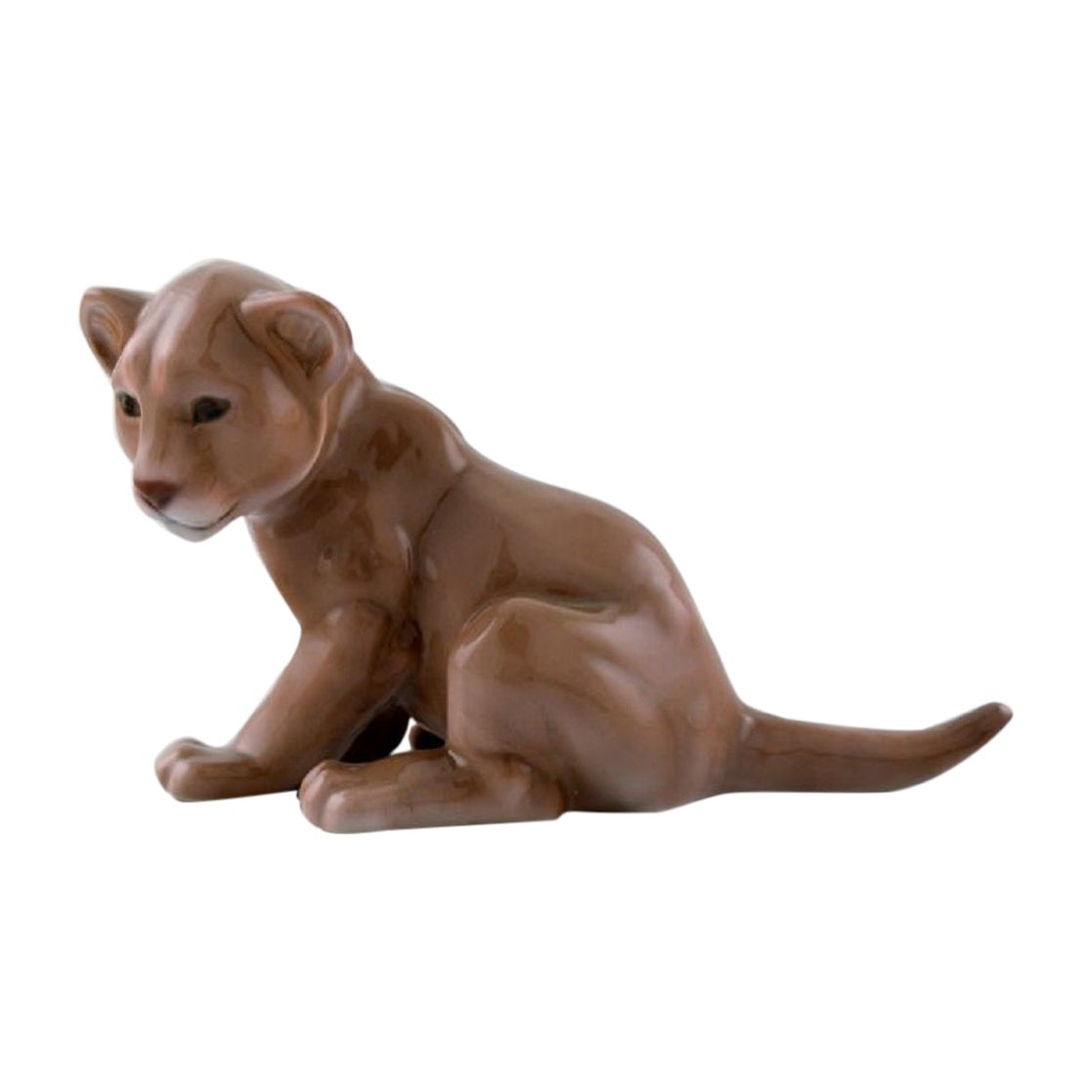 B & G / Bing & Grondahl, Sitting lion cub in porcelain