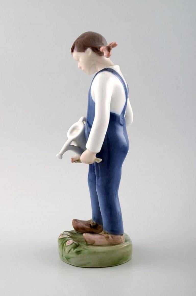 B & G / Bing & Grondahl. Porcelain figurine. The little gardener / girl with a watering can No. 2326.
Measures 19.5 cm.
1. factory quality.
Excellent condition.
Designed by Vita Thymann.