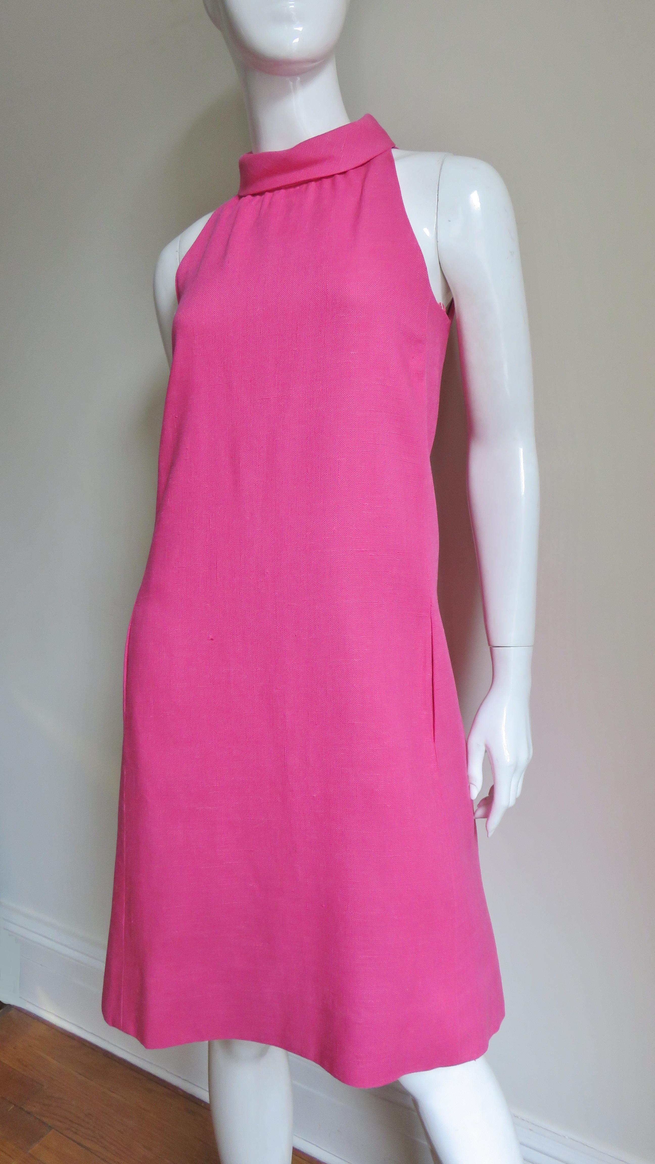 B H Wragge 1967 Leinenkleid mit Ausschnitt am Rückenausschnitt (Pink) im Angebot
