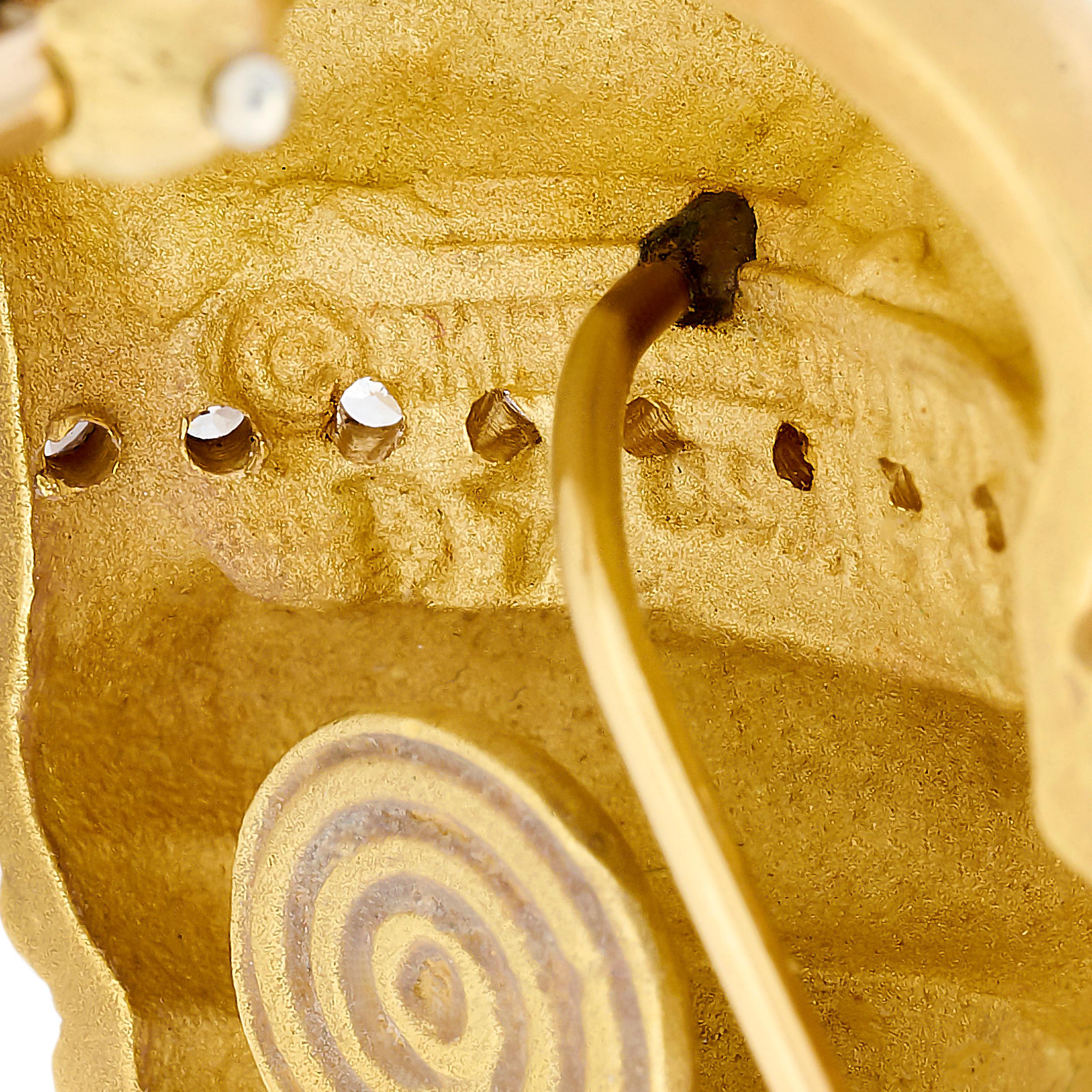 Taille ronde B. Kieselstein-Cord, boucles d'oreilles Ridge en or jaune 18 carats et diamants en vente