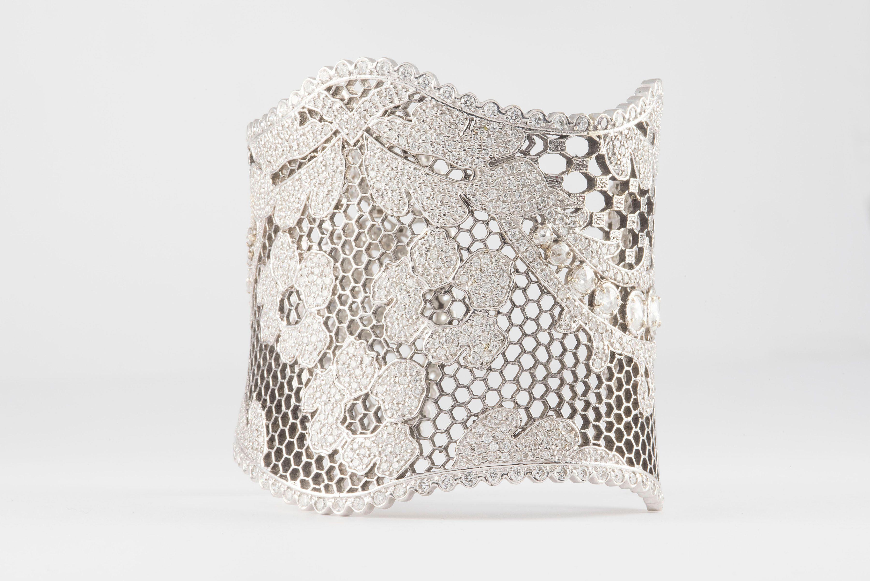Taille mixte B. Bracelet manchette à diamants Kronen en vente