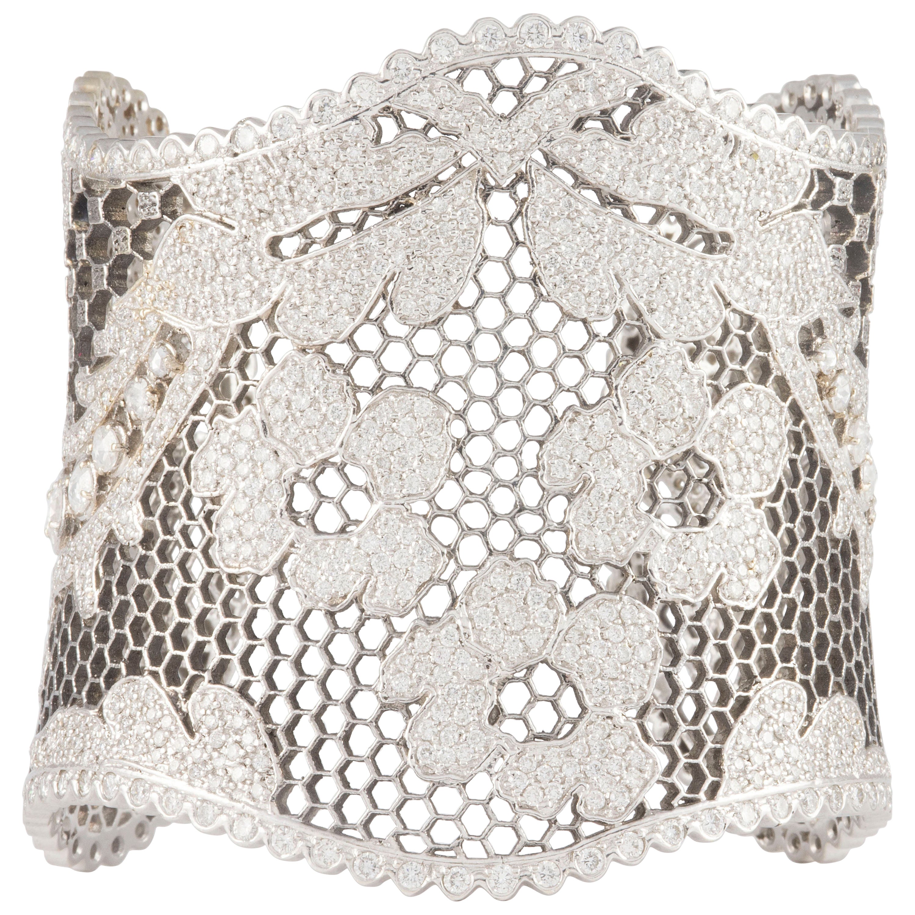 B. Brazalete de diamantes Kronen