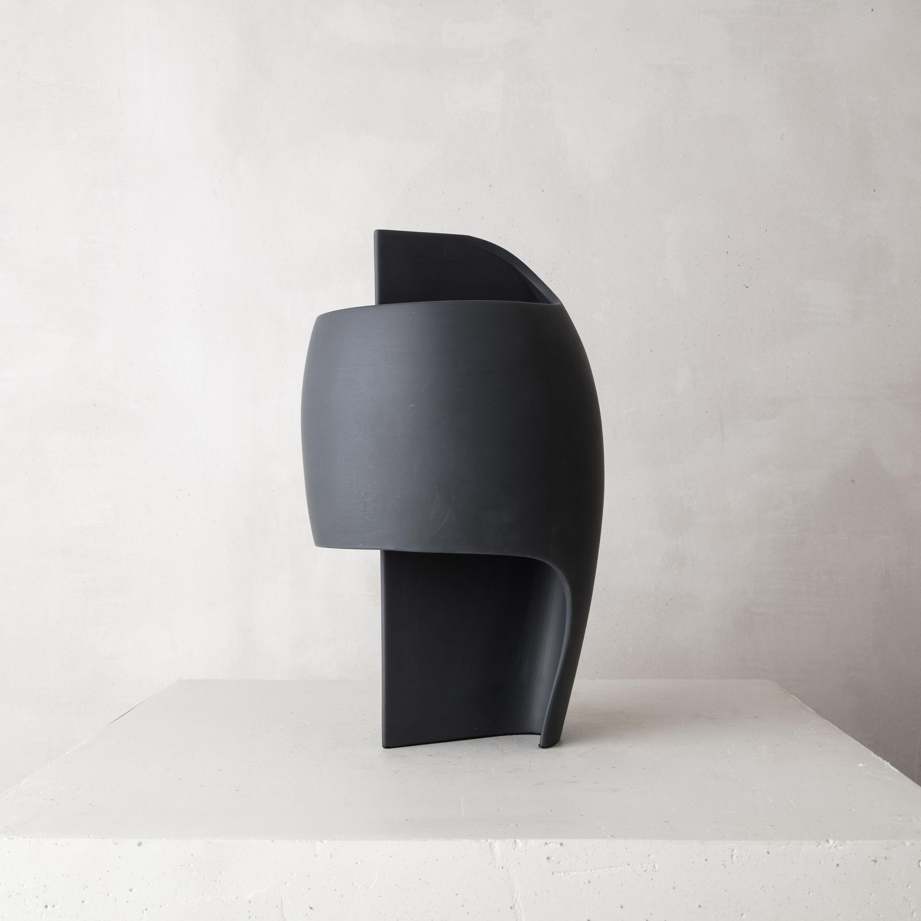 “An Element of Light between a shell and an organic curve...” — Thierry Dreyfus

Inspired by the movement of light and the motion inherent in a Brancusi sculpture, the B lamp is an Editions Courbet work created in collaboration with Thierry