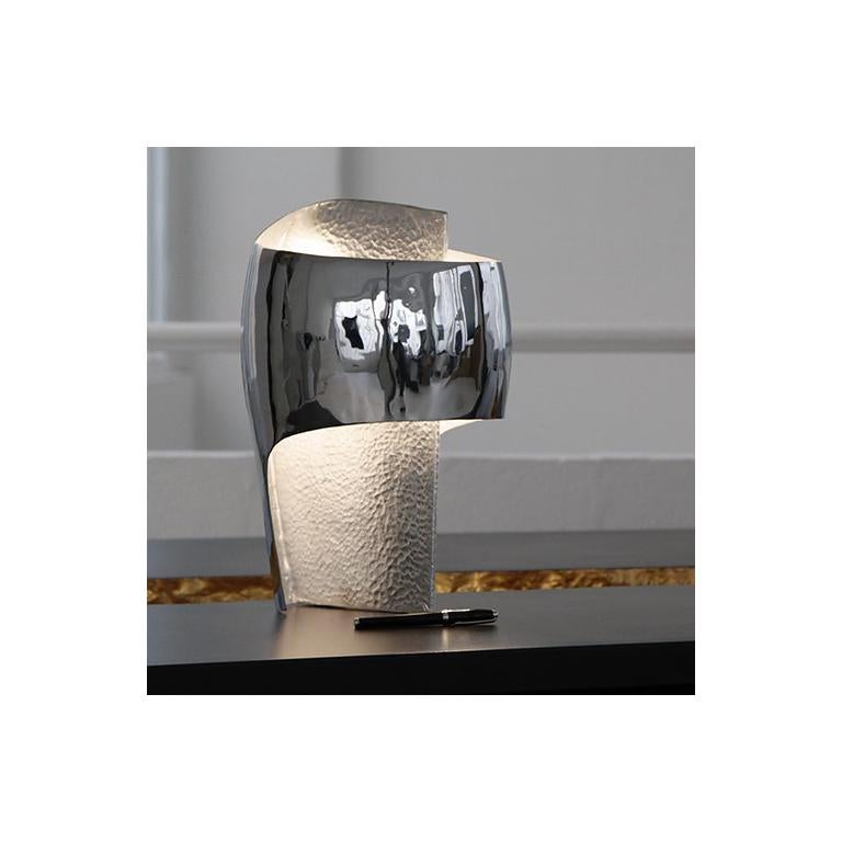“An Element of Light between a shell and an organic curve. . . ” Thierry Dreyfus Inspired by the movement of light and the motion inherent in a Brancusi sculpture, the B lamp is a limited edition series of 8 white and 8 black ceramic table lamps.