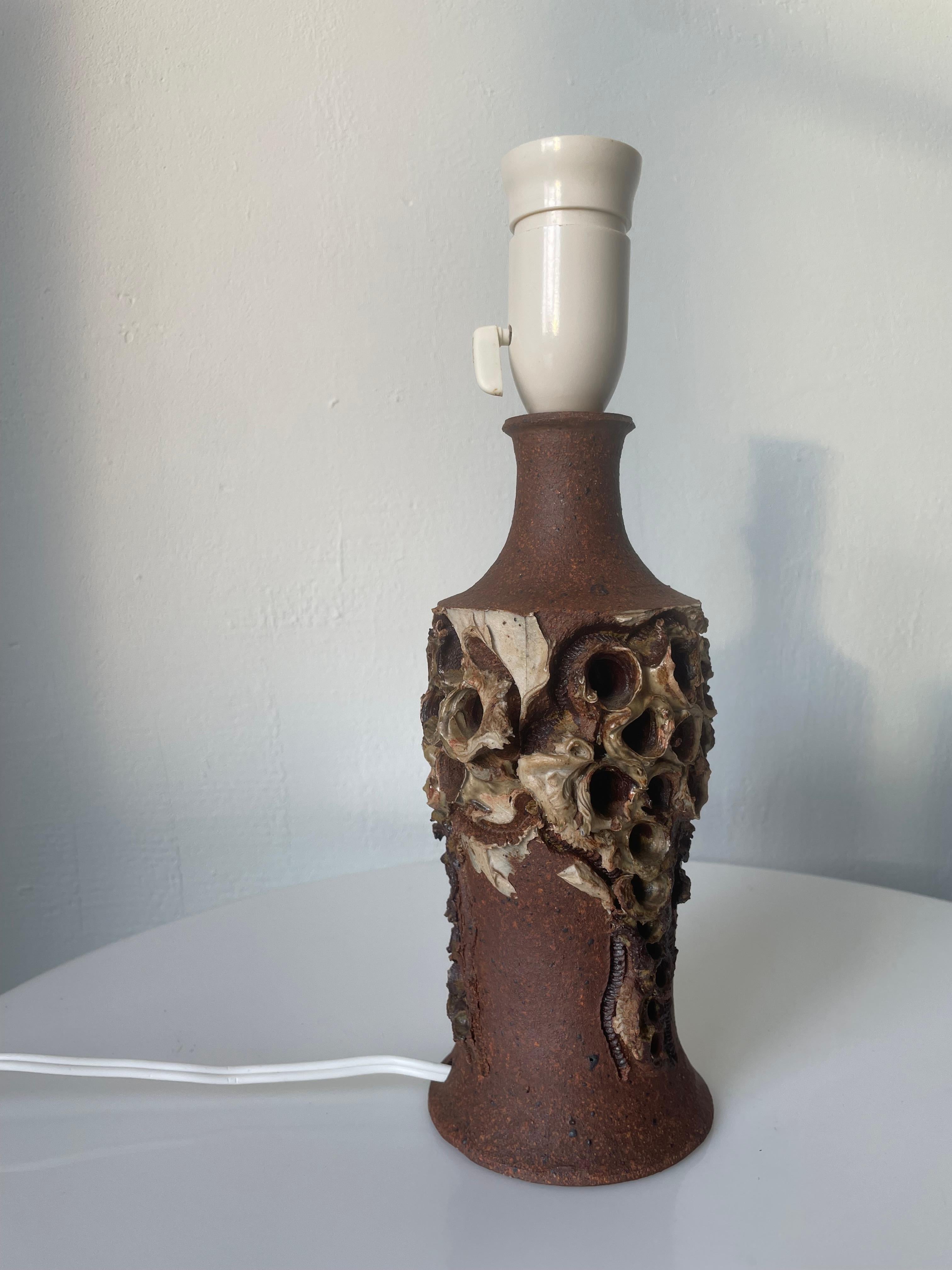 Brutalistische organische Keramik-Kunst-Tischlampe von B. M. Nielsen, 1960er Jahre im Angebot 4