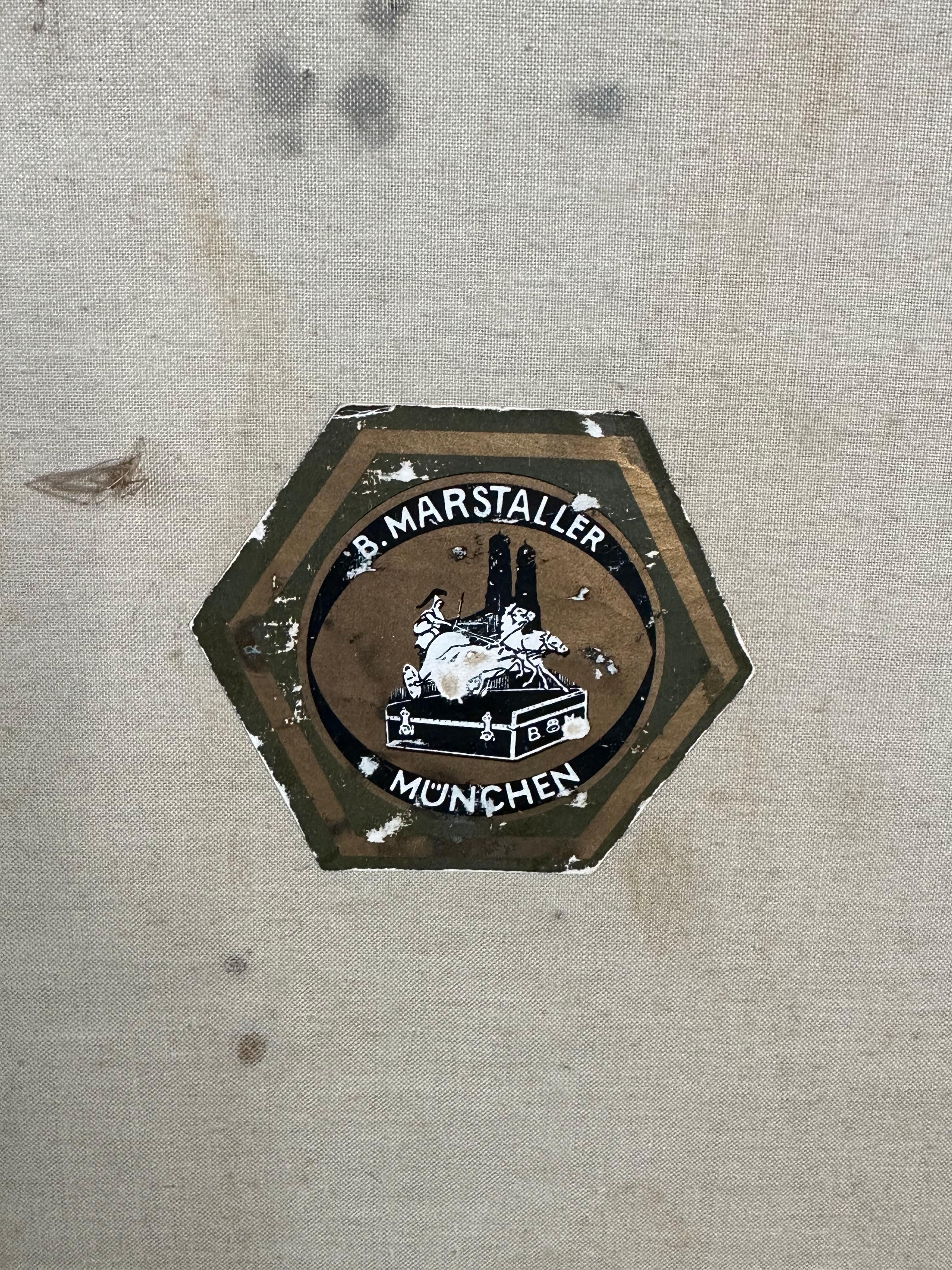 20ième siècle B. Marstaller München Valise à roulettes en vente