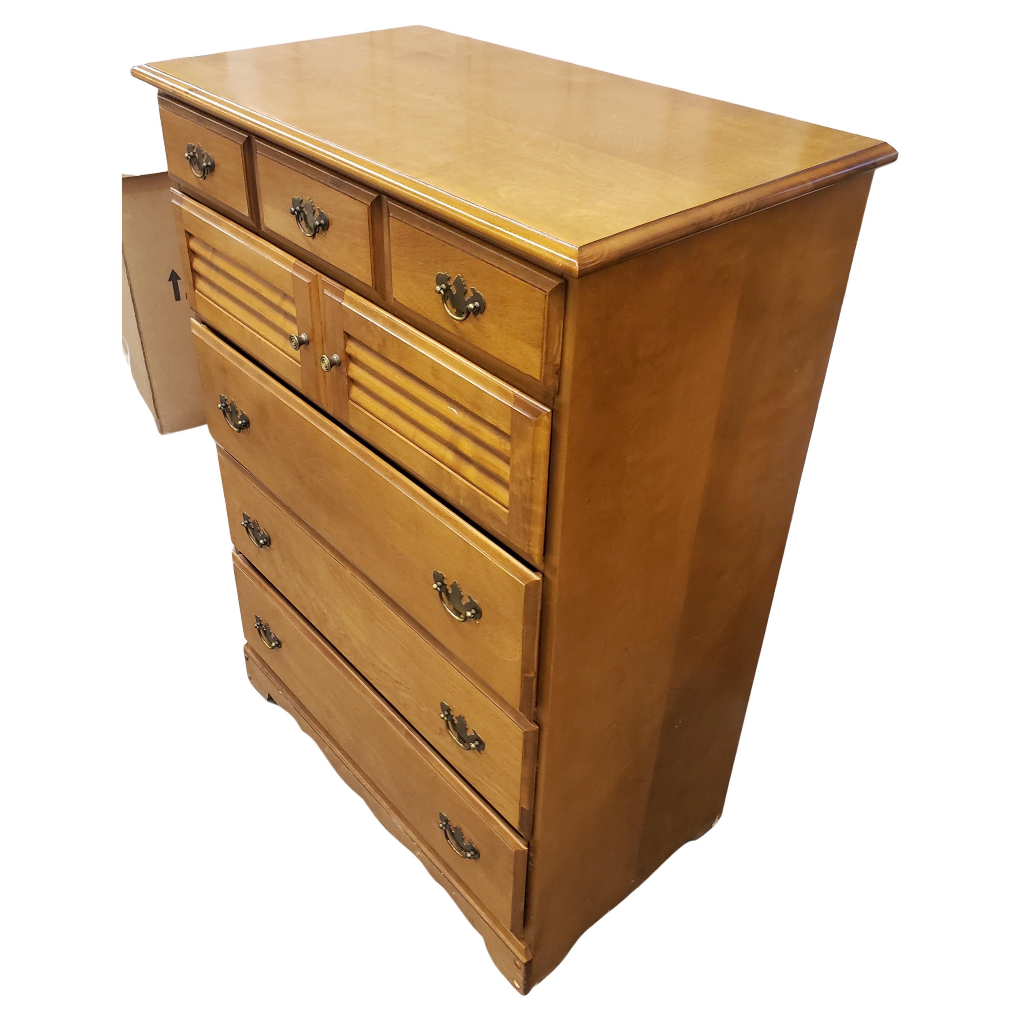 B. P. John Maple Chest of Drawers, Circa 1960s In Good Condition For Sale In Germantown, MD