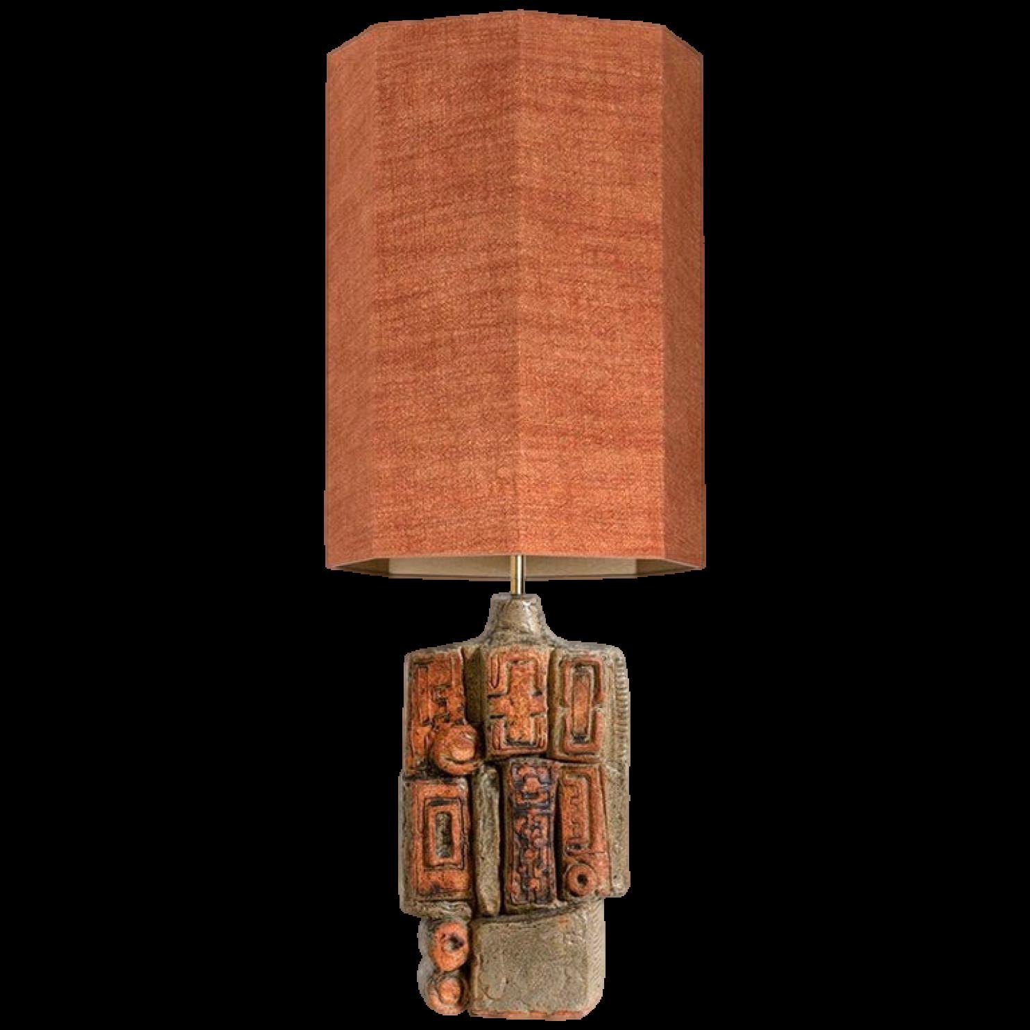 A rare table lamp by Bernard Rooke, England, 1960s. Sculptural high-end piece, made of handmade ceramic elements in natural tones of terracotta and stone. With a special custom made matching silk lamp Shade by René Houben. With warm bronze/gold