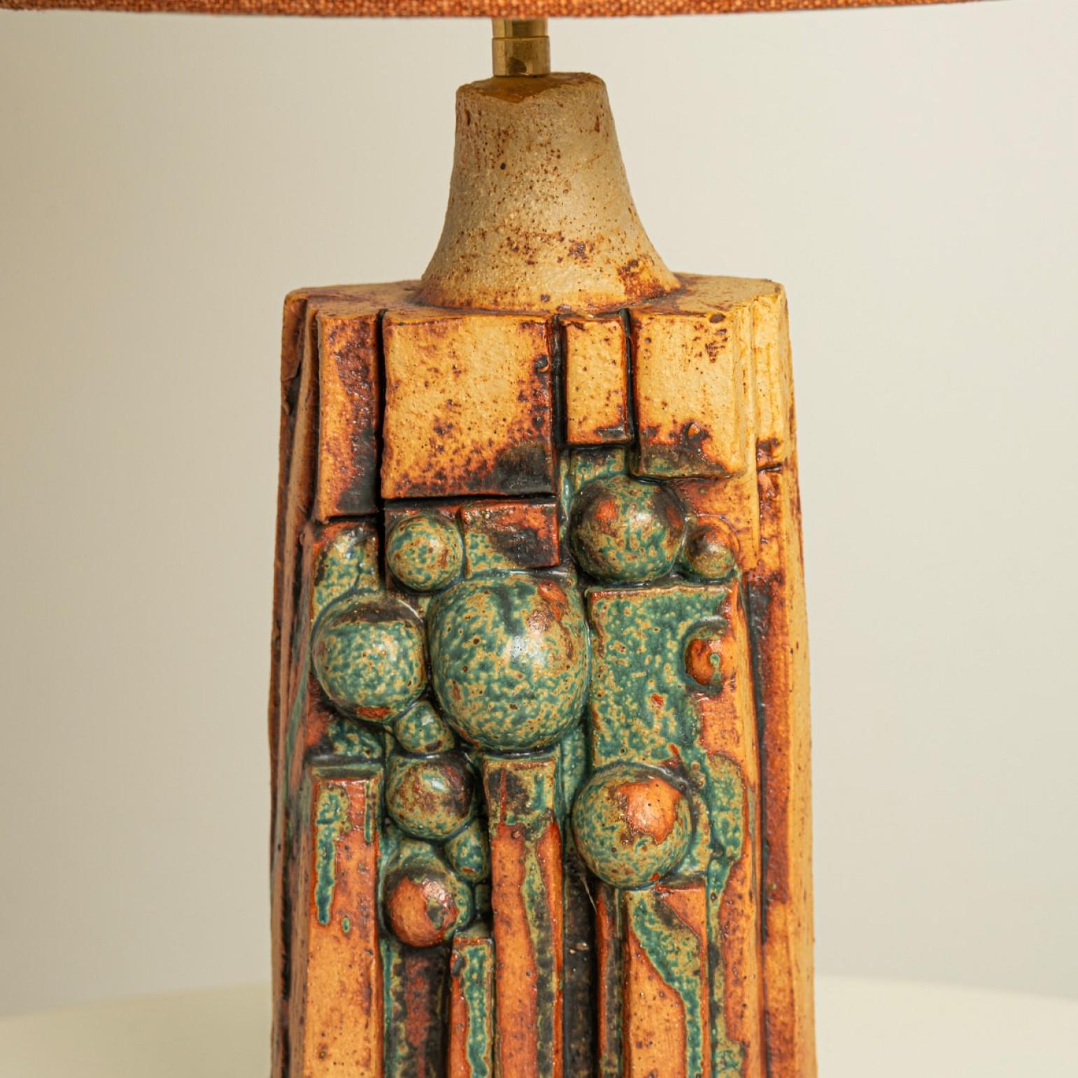 Anglais B. Lampe de table en céramique Rooke avec abat-jour en soie sur mesure René Houben, 1960s en vente
