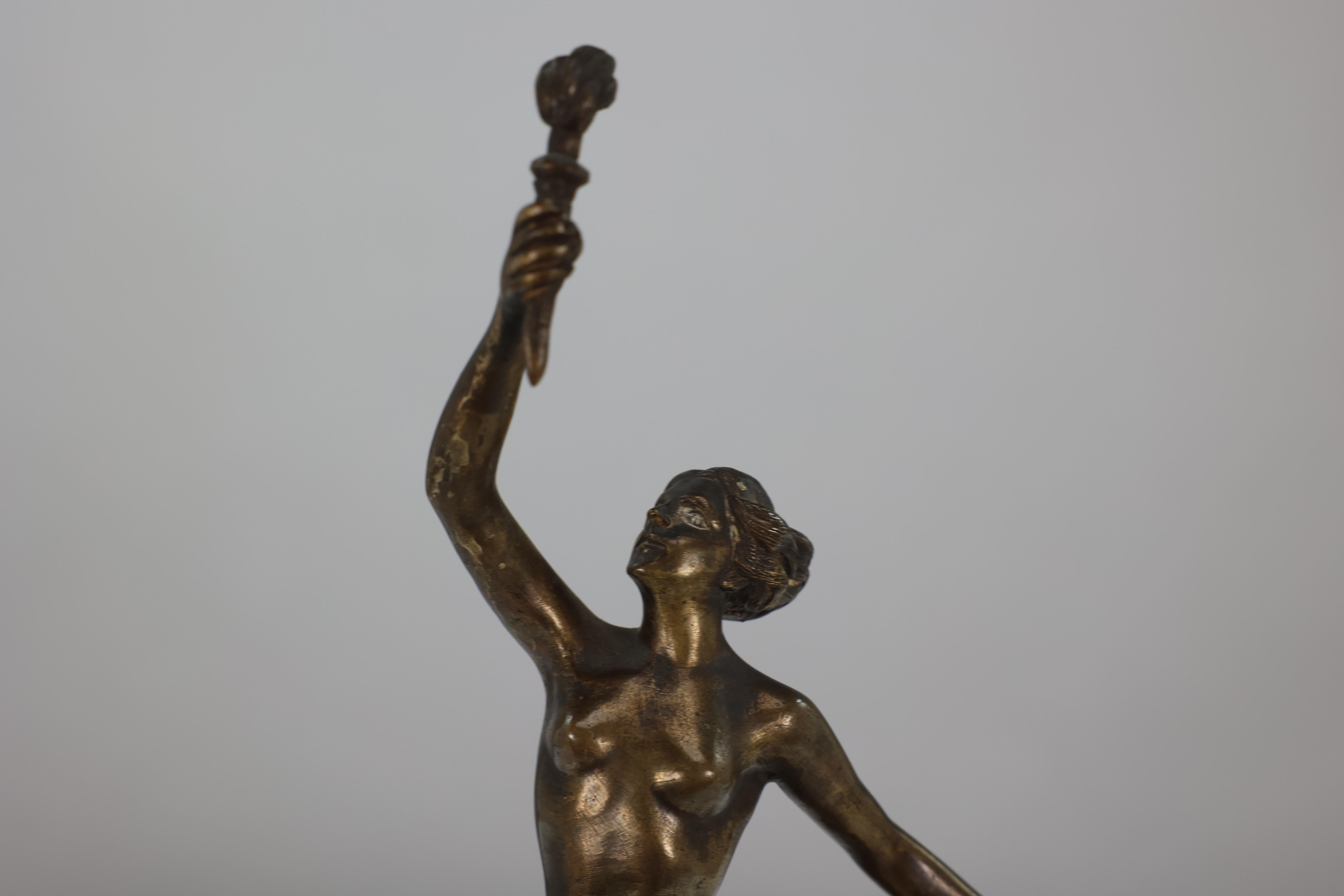20th Century B V Fernandez. An Art Deco bronze figure on an onyx base For Sale