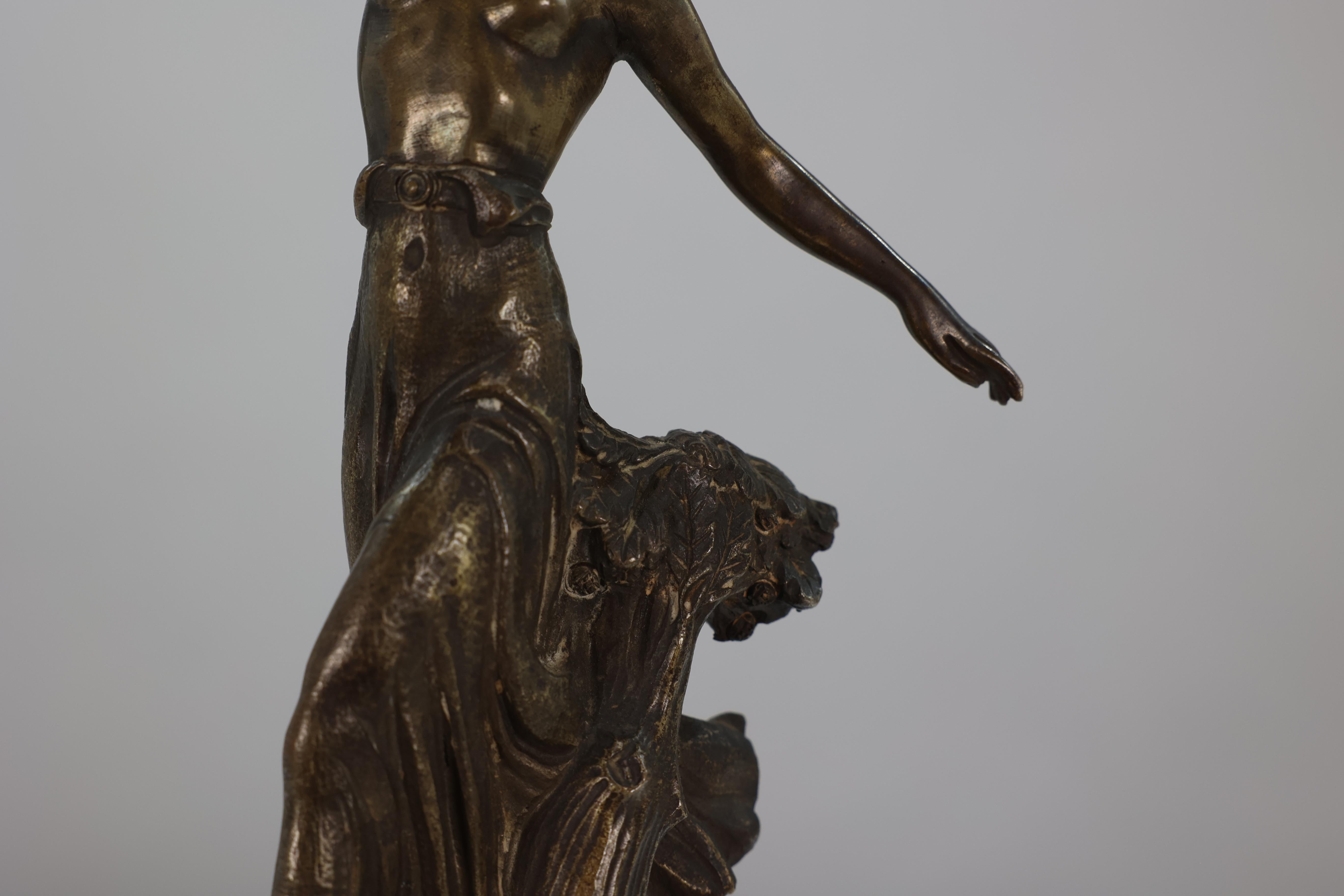 B V Fernandez. An Art Deco bronze figure on an onyx base For Sale 1