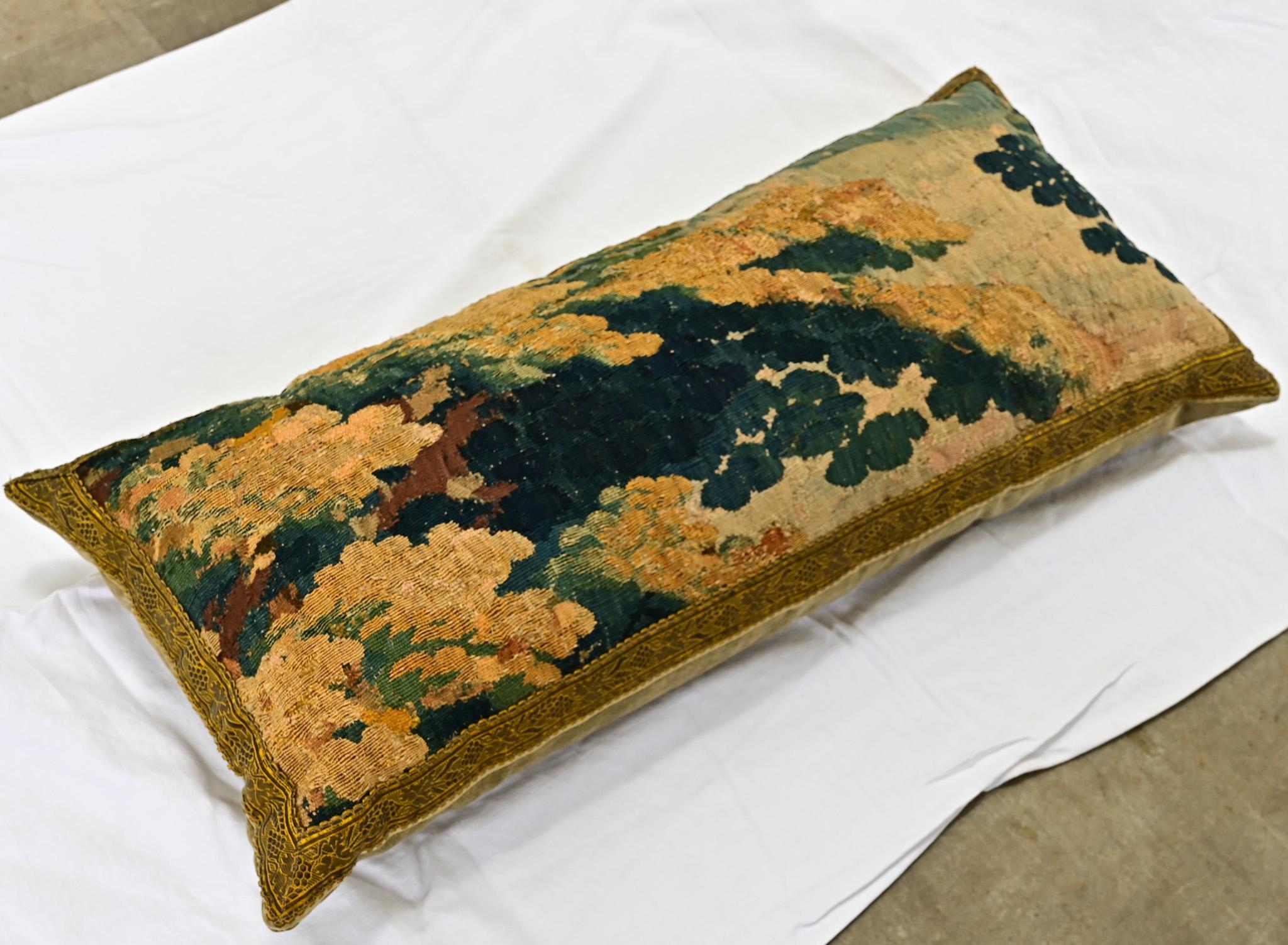 B. Viz Antique Tapestry Fragment Pillow In Good Condition In Baton Rouge, LA
