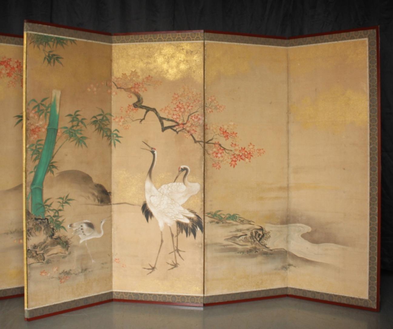 Material: Paper, Wooden Frame
Single: W600×H1760mm 
Unfolded Size: W3640mm 12kg
Folded Size: W620×H1760×D100mm
Estimated packaging (sandwiched with 5mm plywood): 
21cm x 72cm x 185cm, 23kg

Plants and birds are boldly painted against a background