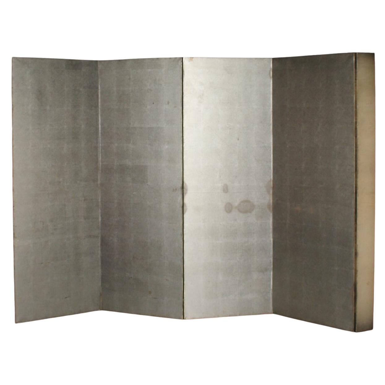 Silver foil folding screen
Material: Paper pasted on wooden frame
1 piece: Width 595 x Height 1740 x Depth 18 mm
Expanded size: Width 3610 mm
Folded size: Width 615 x Height 1740 x Depth 100 mm, weight 11 kg
Packaging (5 mm thick plywood