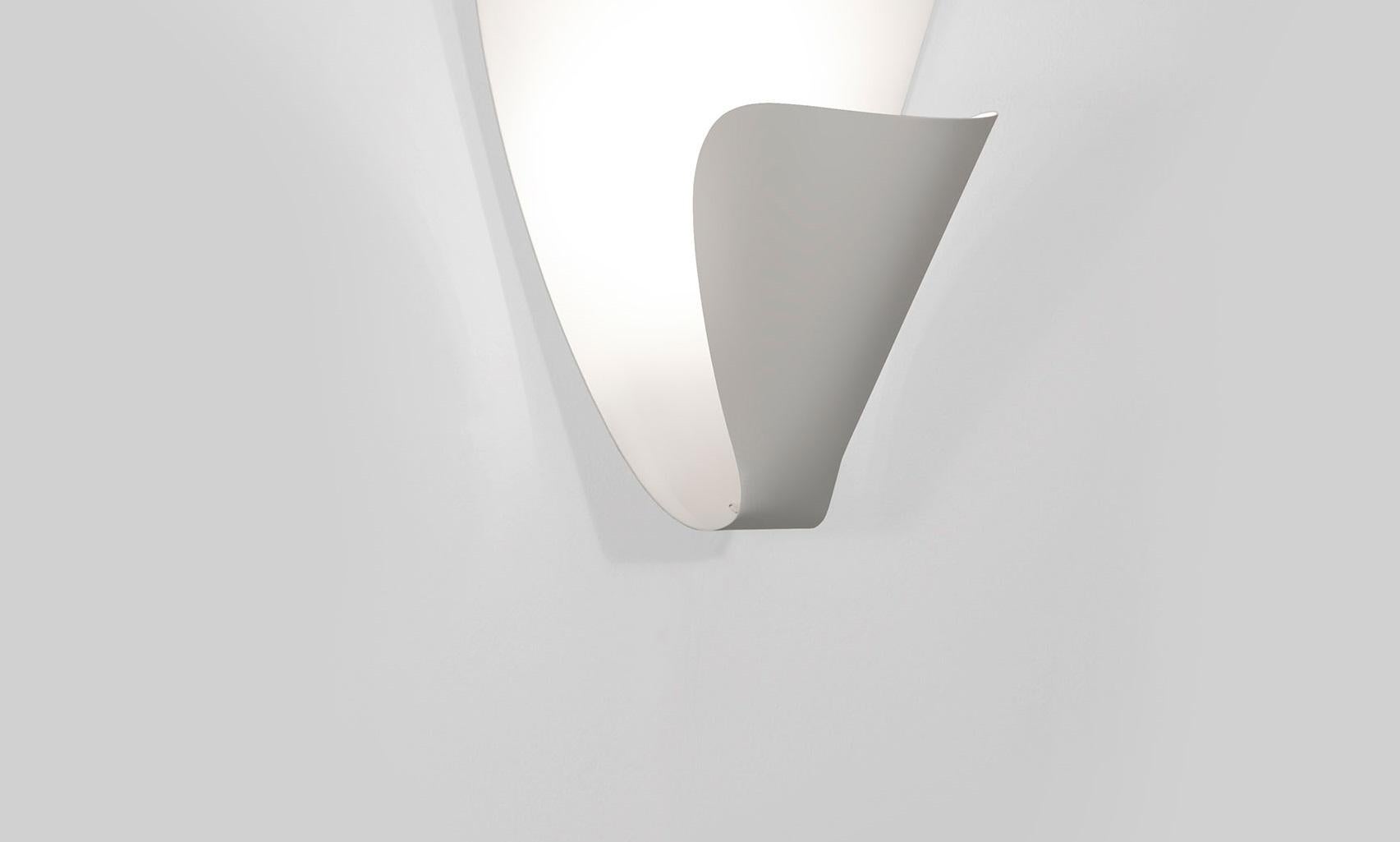 Post-Modern B206 White Wall Lamp by Disderot For Sale