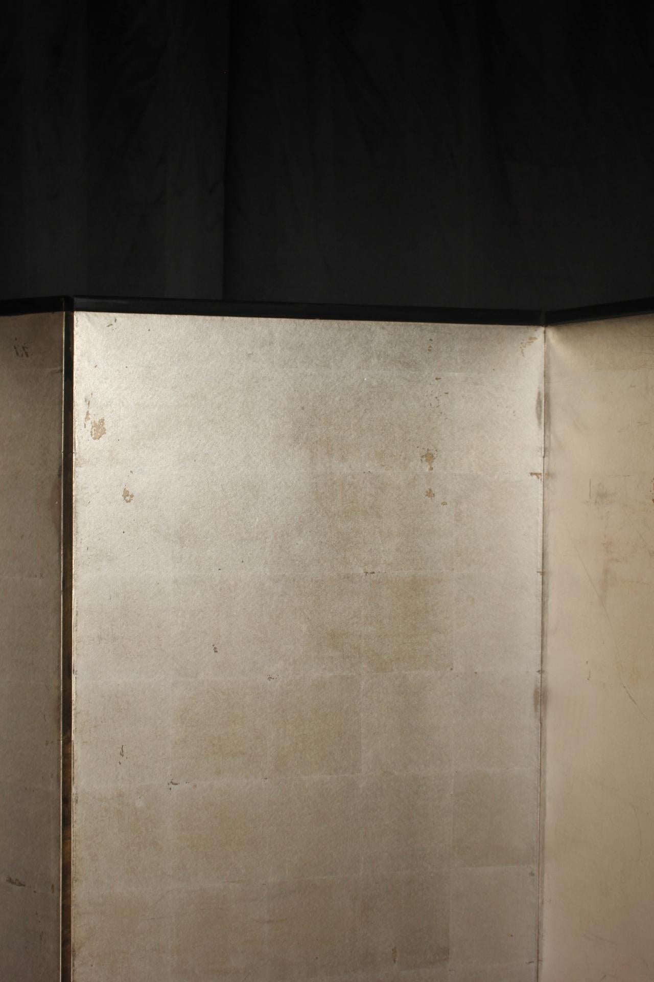 B22 Japanische Antiquitäten 6 Tafeln, Silberpapier, Faltenschirm im Angebot 3