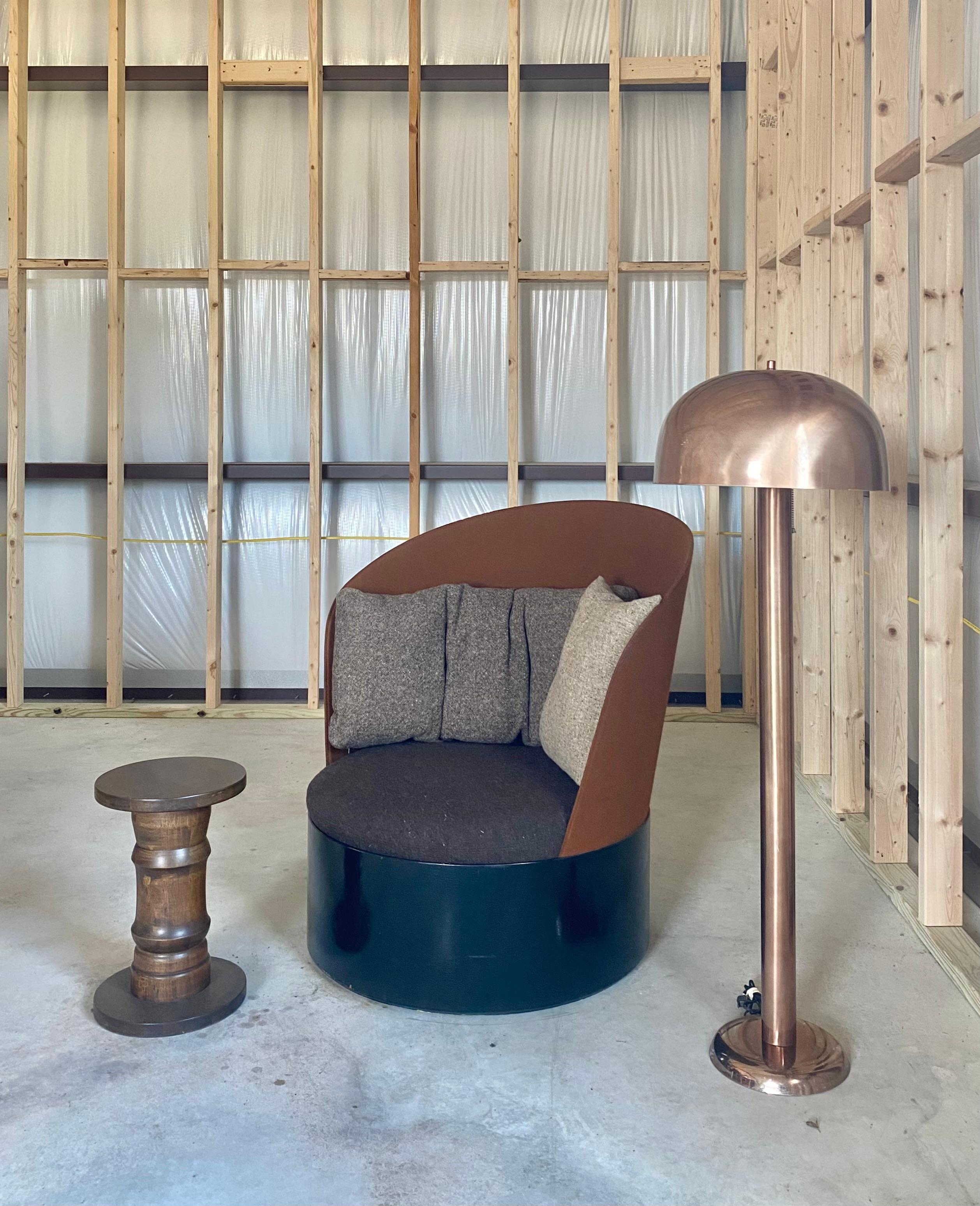 Blå Station a eu 25 ans en 2011, et Cate Högdahl & Nelson Ruiz Acal ont été chargés de concevoir un produit pour commémorer l'occasion - B25. Leur mission consistait à fonder ce produit sur le langage du design qui caractérisait la station Blå à ses