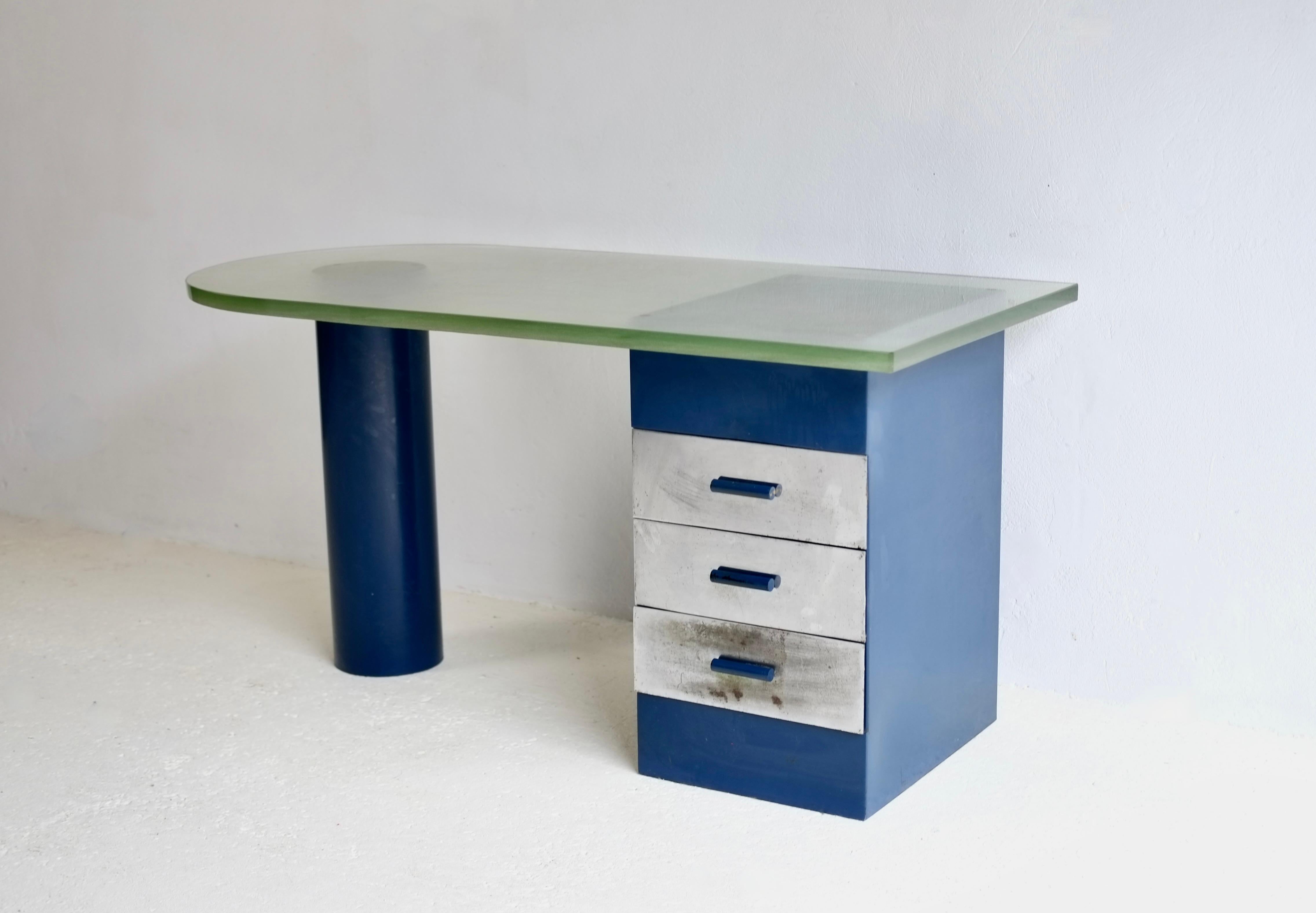 A modernist B286 desk designed by German designer Bruno Weil for Thonet circa 1930. 

Blue enamelled steel with chromed draws and a magnificent thick Saint Gobain glass table top. 

H 73.5 underneath H 71 W 149 D 70 cm