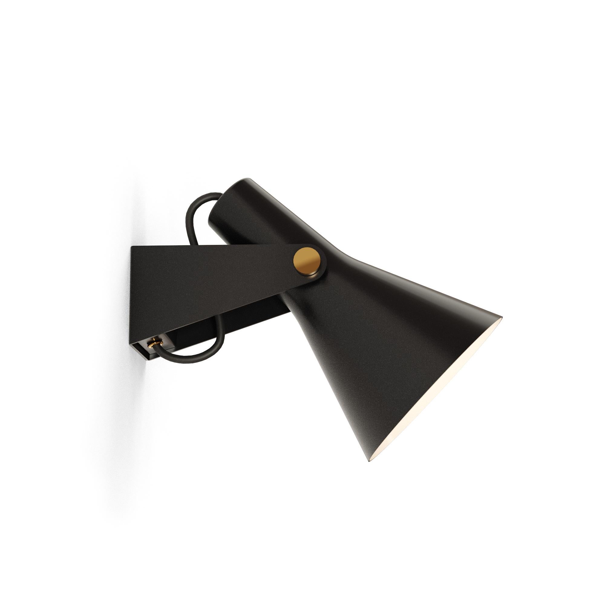 B3 Aplique Negro by Disderot
Edición limitada. 
Diseñado por René-Jean Caillette
Dimensiones: Ø 25 x A 23 cm.
Materiales: Latón lacado y bronce dorado.

Se entrega con certificado de autenticación. Fabricado en Francia. Disponible en diferentes