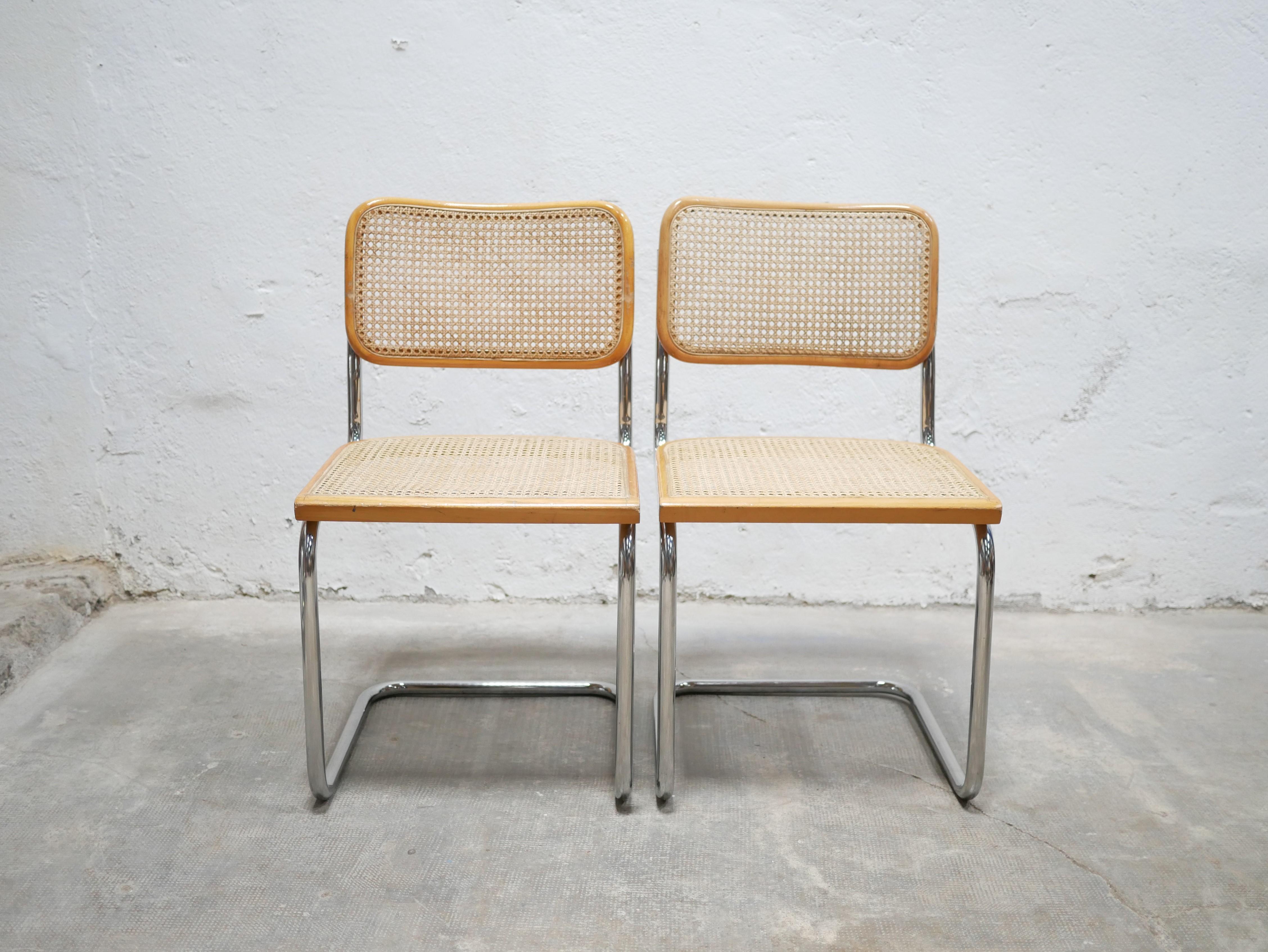 Chair designed by Marcel Breuer, model B32, from the 70s.

Tubular base in chromed steel, caned seat and backrest with natural color structure. This chair is an iconic piece in the history of modernism and Bauhaus.

With its timeless design, its