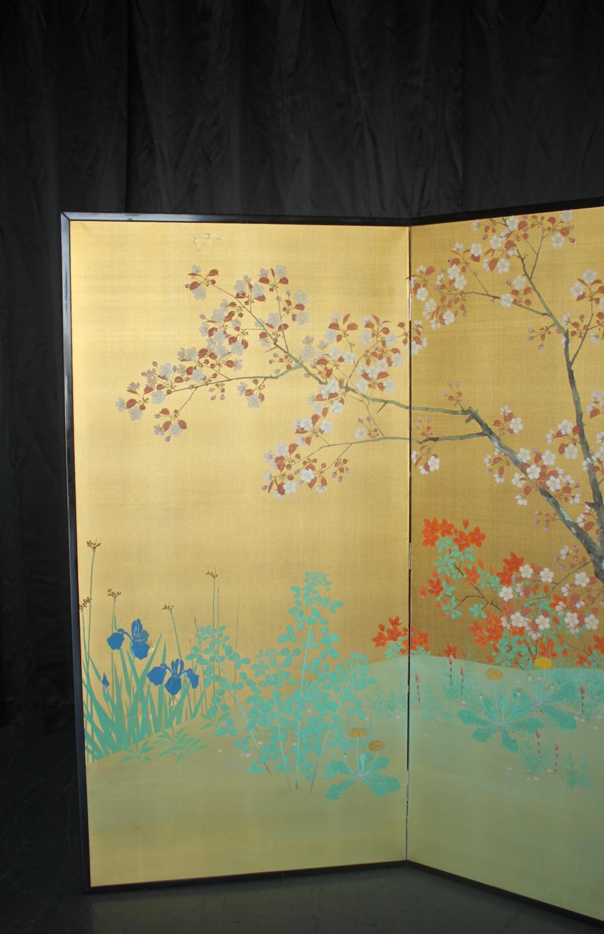 Material: Paper & Silk, wooden frame
1 piece: Width 760 x Height 1520 x Depth 20 mm
Expanded size: Width 1520 mm
Folded size: Width 760 x Height 1520 x Depth 40 mm, weight 6 kg
Packaging (4-5 mm thick plywood sandwiched): 10 cm x 82 cm x 160 cm,