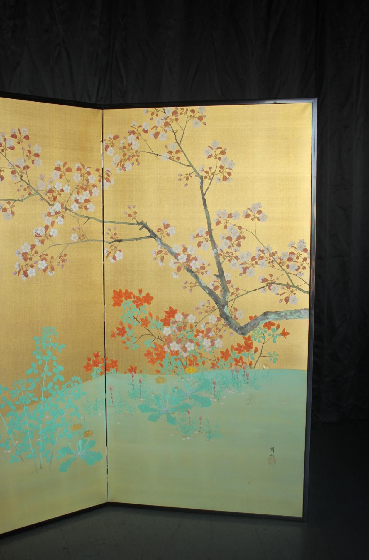 Hand-Painted B35 Japanese Antiques Gold background flowers folding screen, 2-panel For Sale