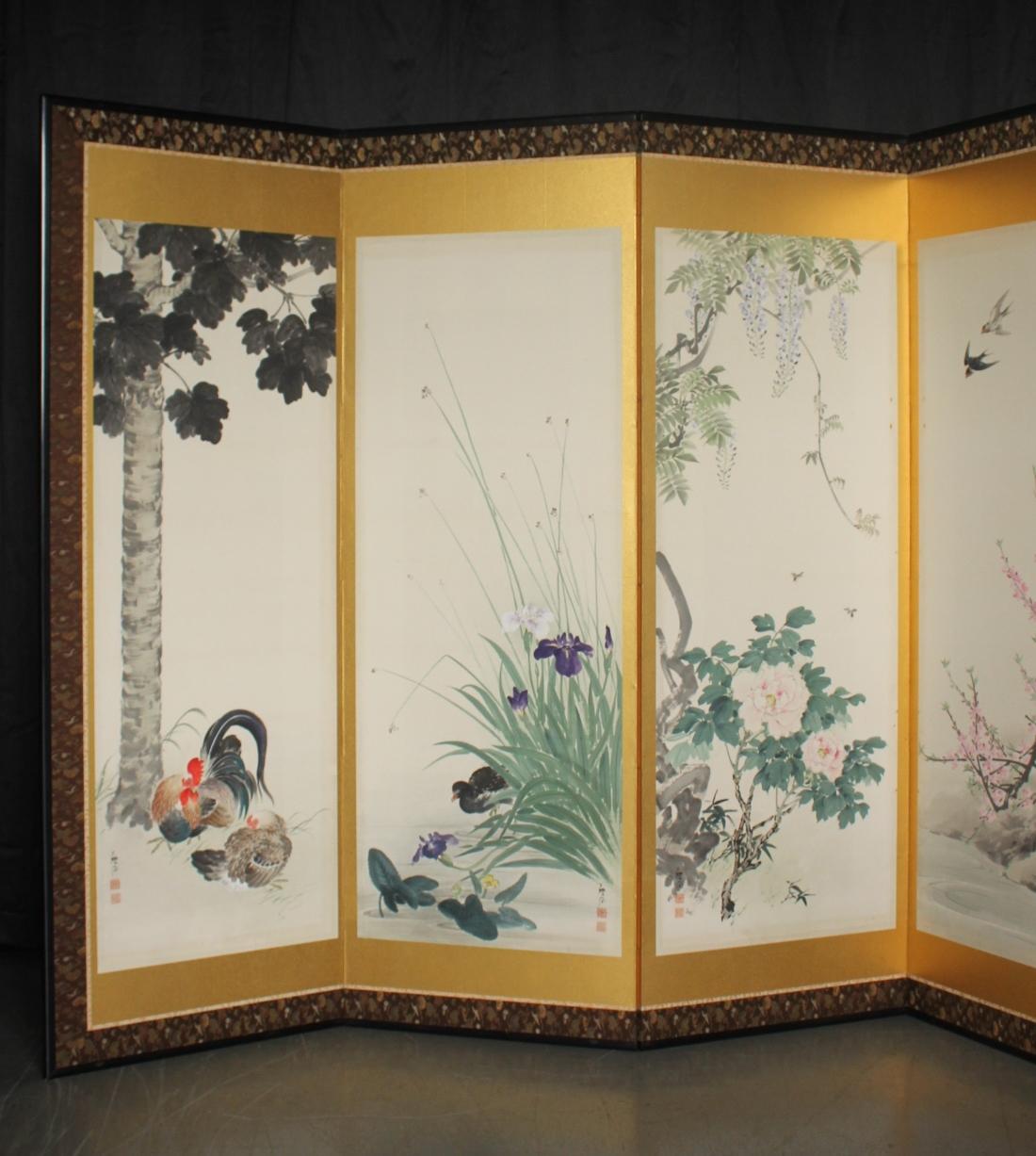 Material: paper, wooden frame
One sheet: W580×H1750mm,
unfolded size: W3520mm, 10kg
Folded size: W600×H1750×D105mm
Estimated packaging (sandwiched with 5mm plywood):
21cm x 70cm x 183cm, 20kg

A flower and bird painting is drawn on paper on a