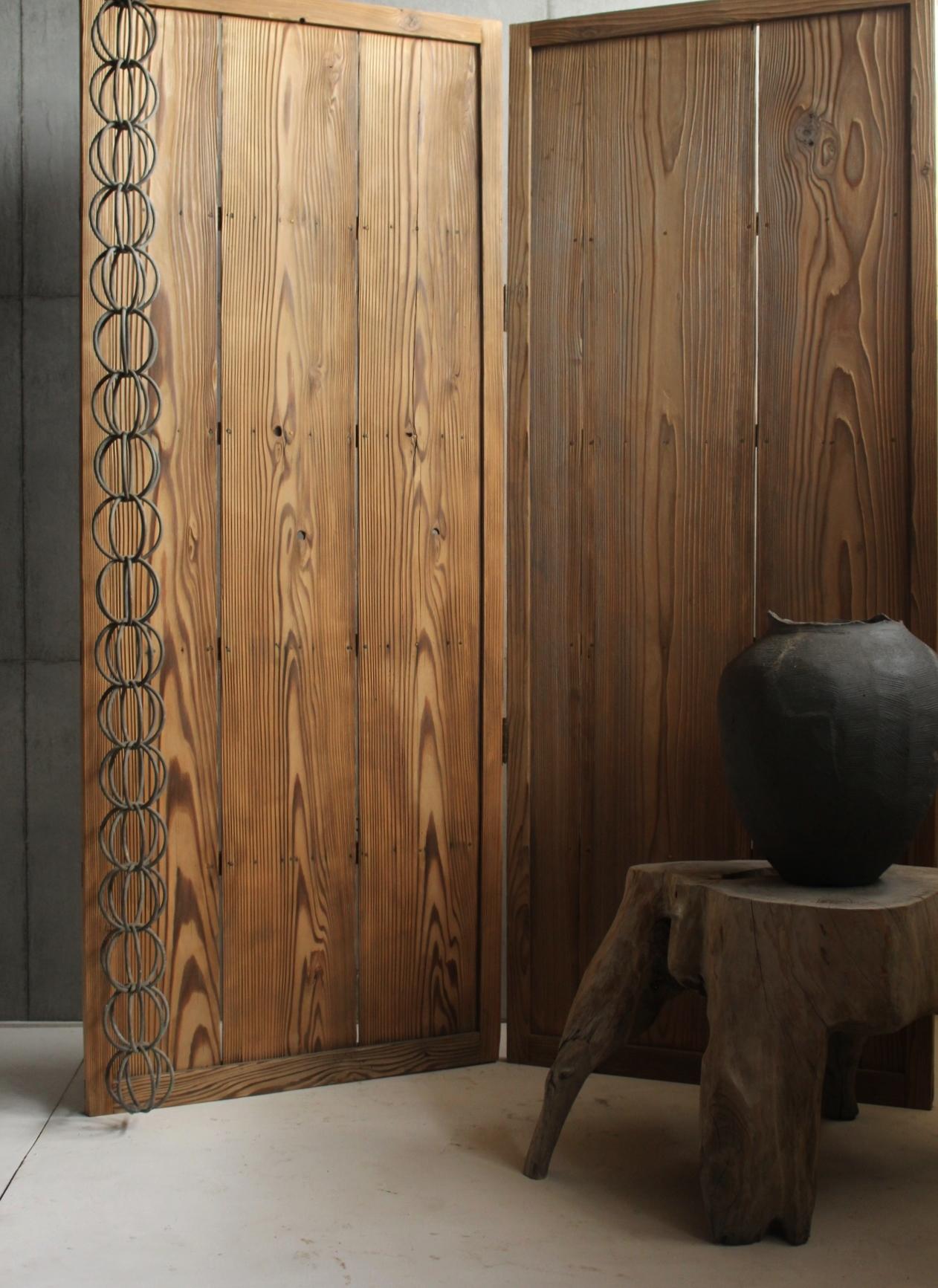 Material: Cedar
1 piece: Width 680 x Height 1690 x Depth 33 mm
Expanded size: Width 1400 mm
Folded size: Width 680 x Height 1690 x Depth 70 mm, weight 10 kg
Packaging (4-5 mm thick plywood sandwiched): 15 cm x 75 cm x 180 cm, weight 20 kg

A cedar