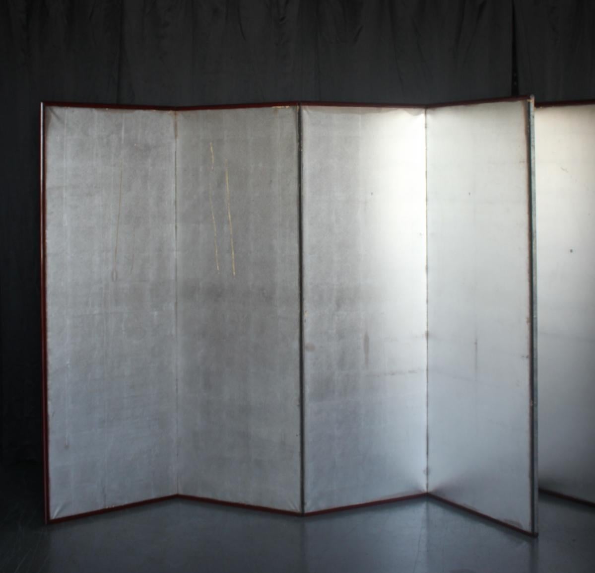 Silver foil folding screen
Material: Paper pasted on wooden frame
1 piece: Width 600 x Height 1745 x Depth 20 mm
Expanded size: Width 3640 mm
Folded size: Width 620 x Height 1745 x Depth 100 mm, weight 12 kg
Packaging (4-5 mm thick plywood