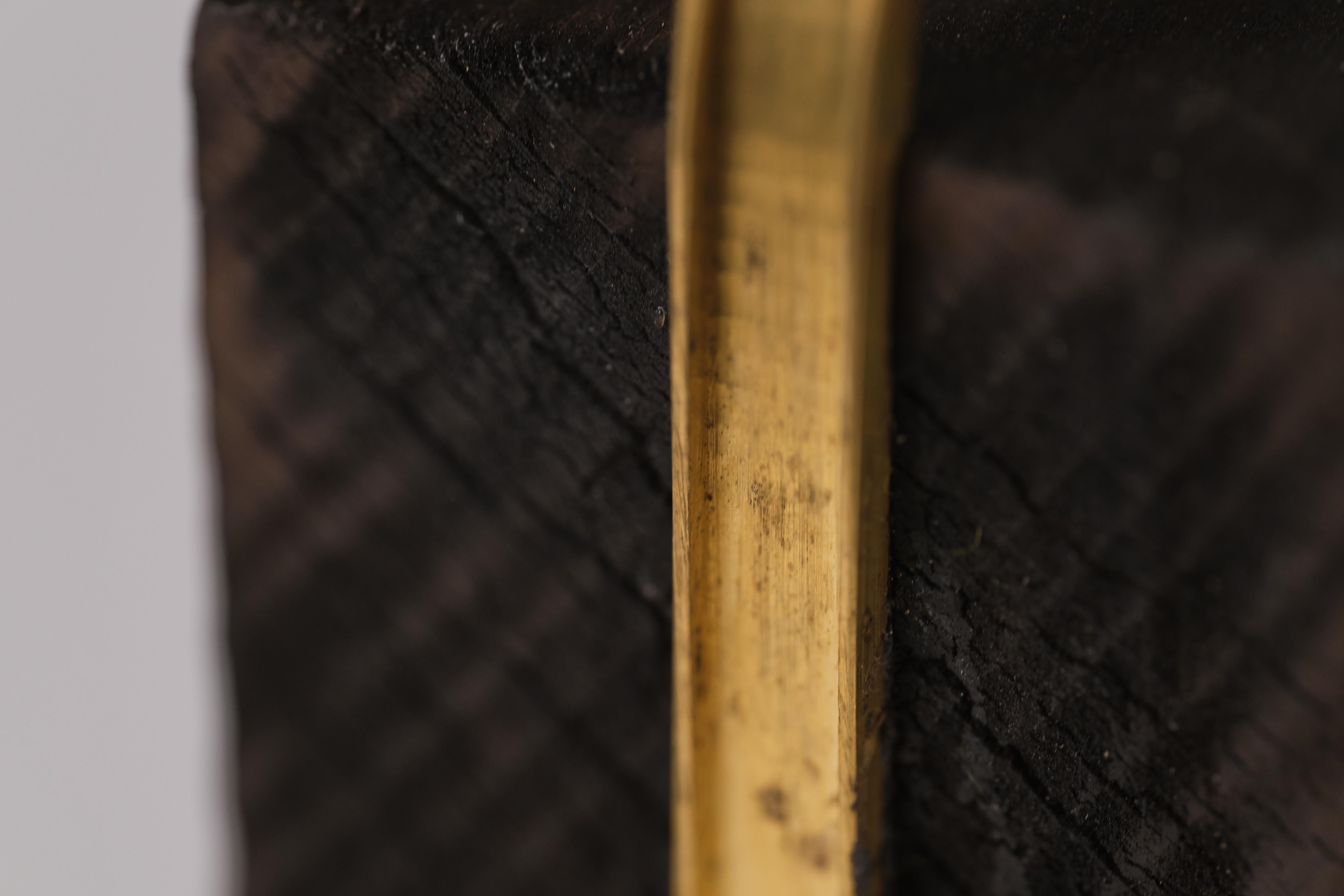 B_5. Cenicero escultórico contemporáneo de madera de diseño coleccionable Latón