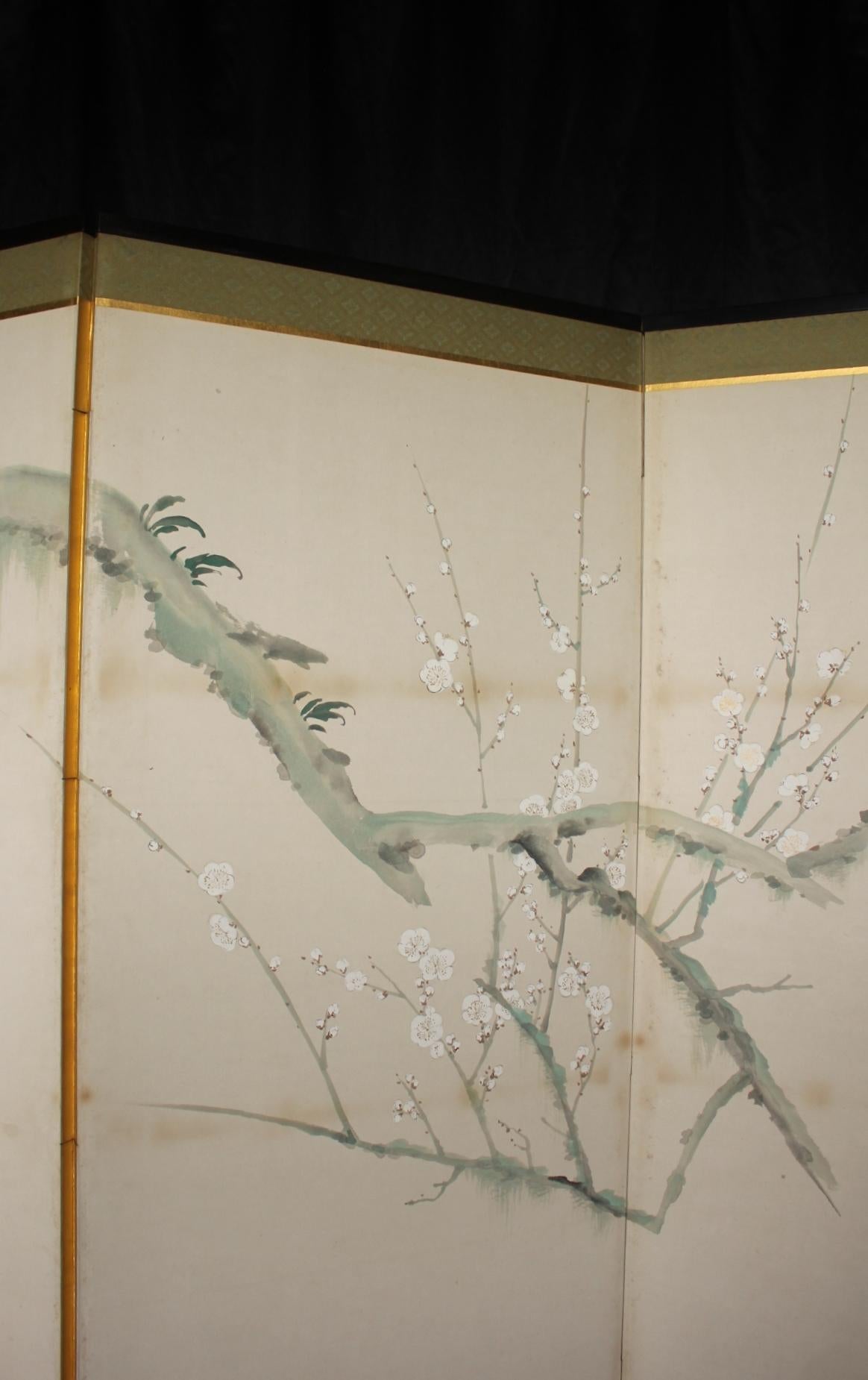 B76 Japanische Antiquitäten 6Paneele, Weiße Pflaumenblüten und Pfau, Faltwand im Angebot 8