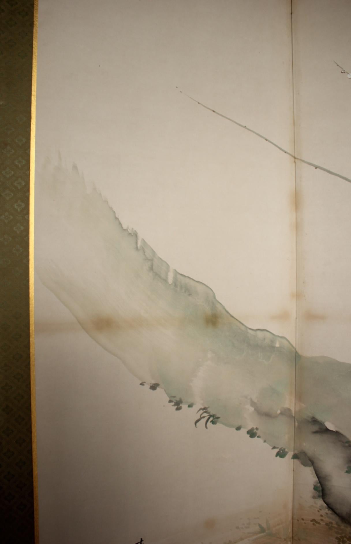 B76 Japanische Antiquitäten 6Paneele, Weiße Pflaumenblüten und Pfau, Faltwand im Zustand „Relativ gut“ im Angebot in Niiza, JP